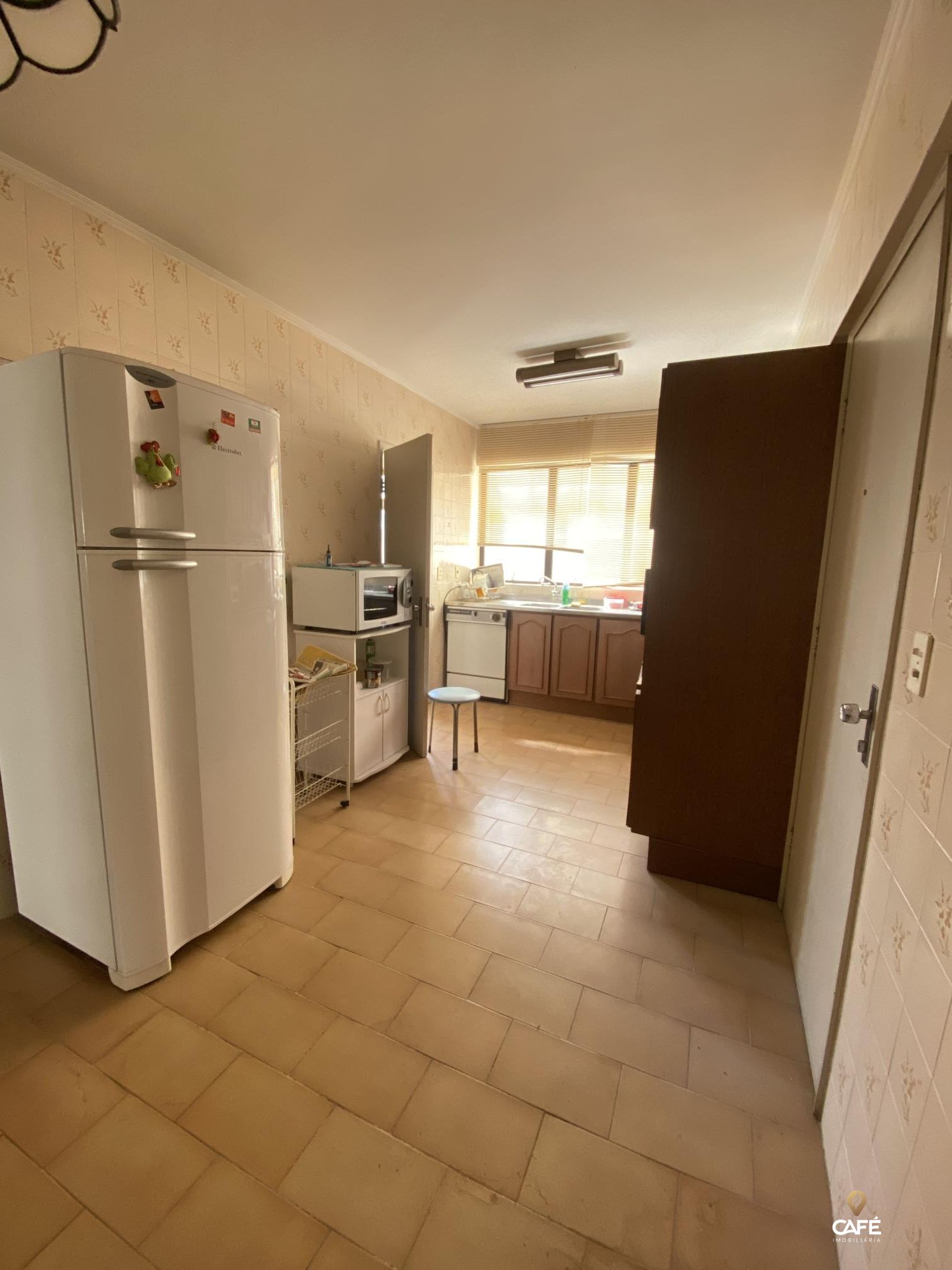 Apartamento à venda com 3 quartos, 144m² - Foto 3