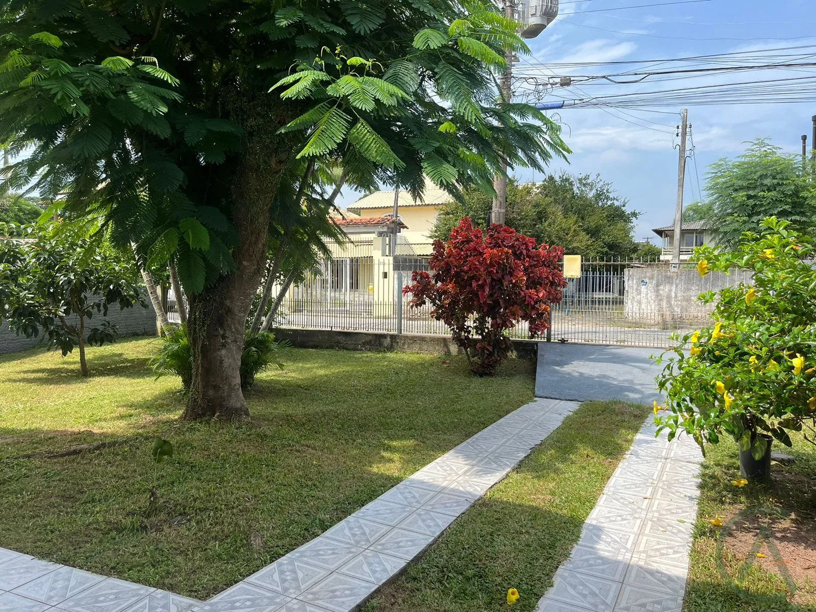 Casa com 4 Dormitórios à venda, 144 m² por R$ 650.000,00 Casa com 4 Dormitórios à venda, 144 m² por R$ 650.000,00
