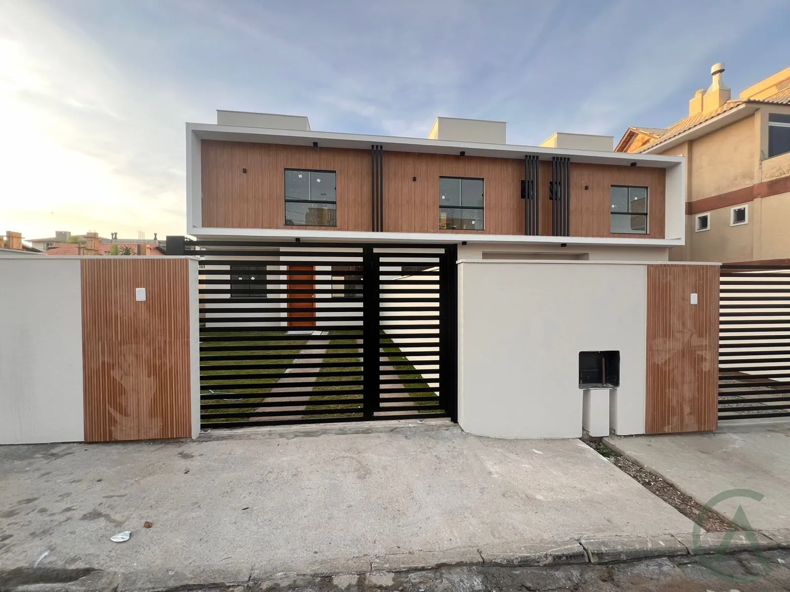 Casa com 4 Dormitórios à venda, 118 m² por R$ 599.000,00 Casa com 4 Dormitórios à venda, 118 m² por R$ 599.000,00