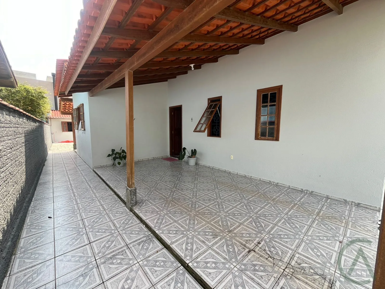 Casa com 4 Dormitórios à venda, 144 m² por R$ 650.000,00 Casa com 4 Dormitórios à venda, 144 m² por R$ 650.000,00