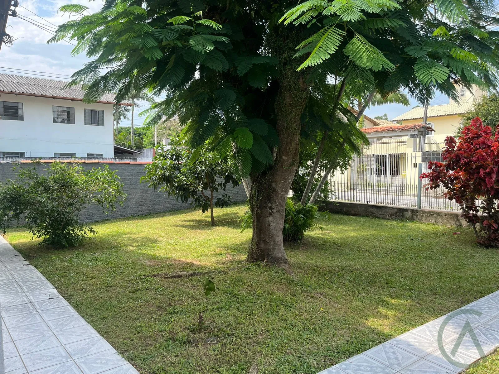 Casa com 4 Dormitórios à venda, 144 m² por R$ 650.000,00 Casa com 4 Dormitórios à venda, 144 m² por R$ 650.000,00