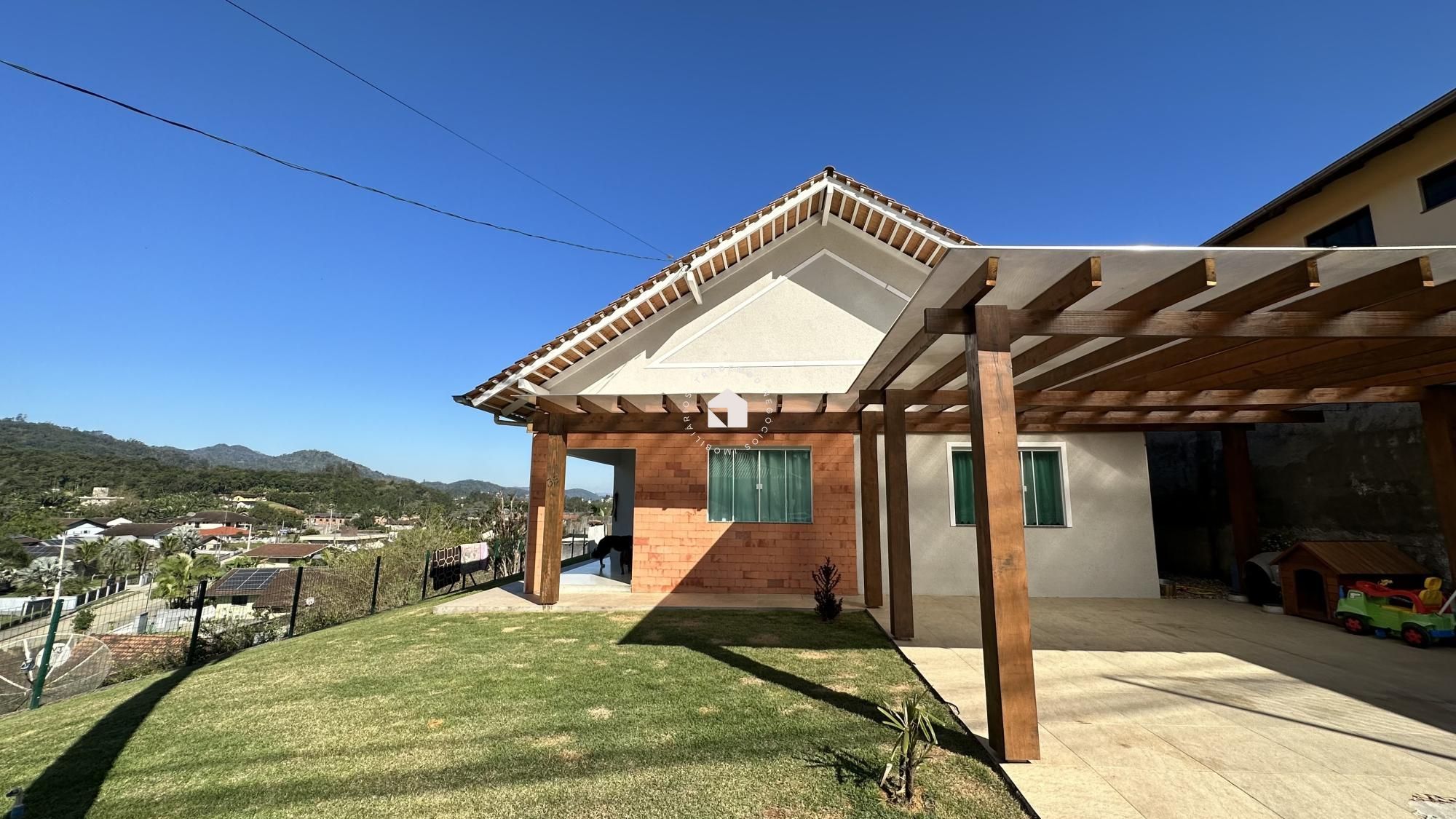 Casa à venda e aluguel com 3 quartos, 240m² - Foto 2