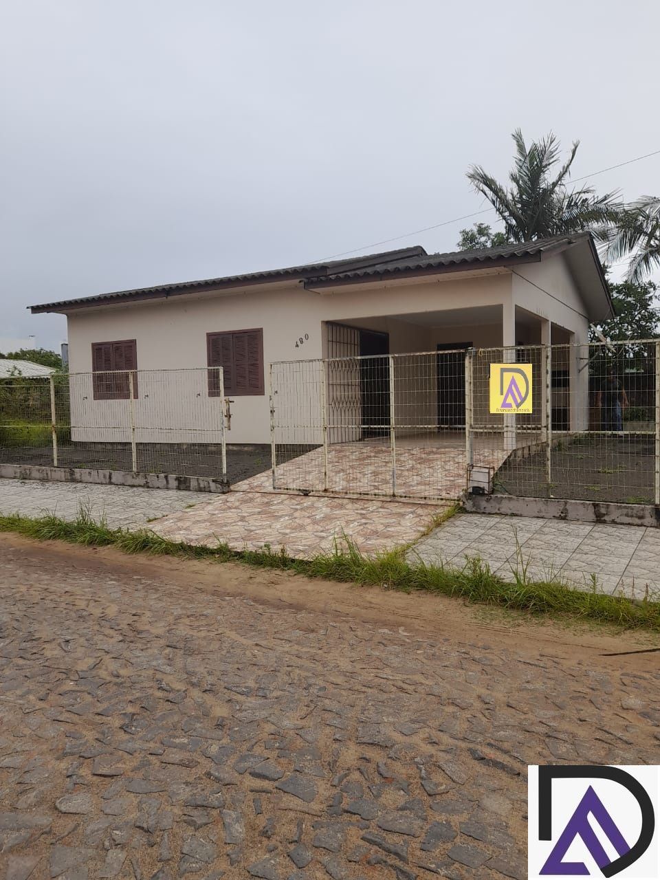 Casa à venda com 2 quartos, 80m² - Foto 2