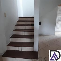 Sobrado à venda com 4 quartos, 200m² - Foto 2