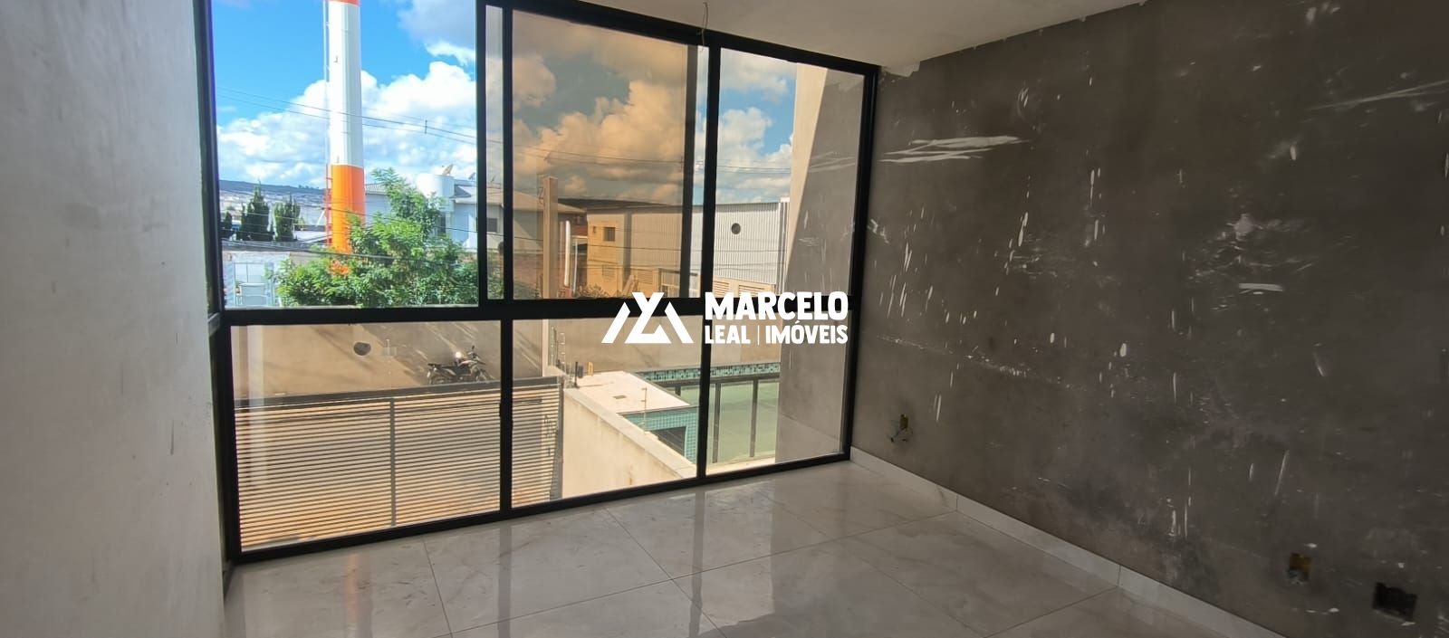 Casa à venda com 3 quartos, 150m² - Foto 1