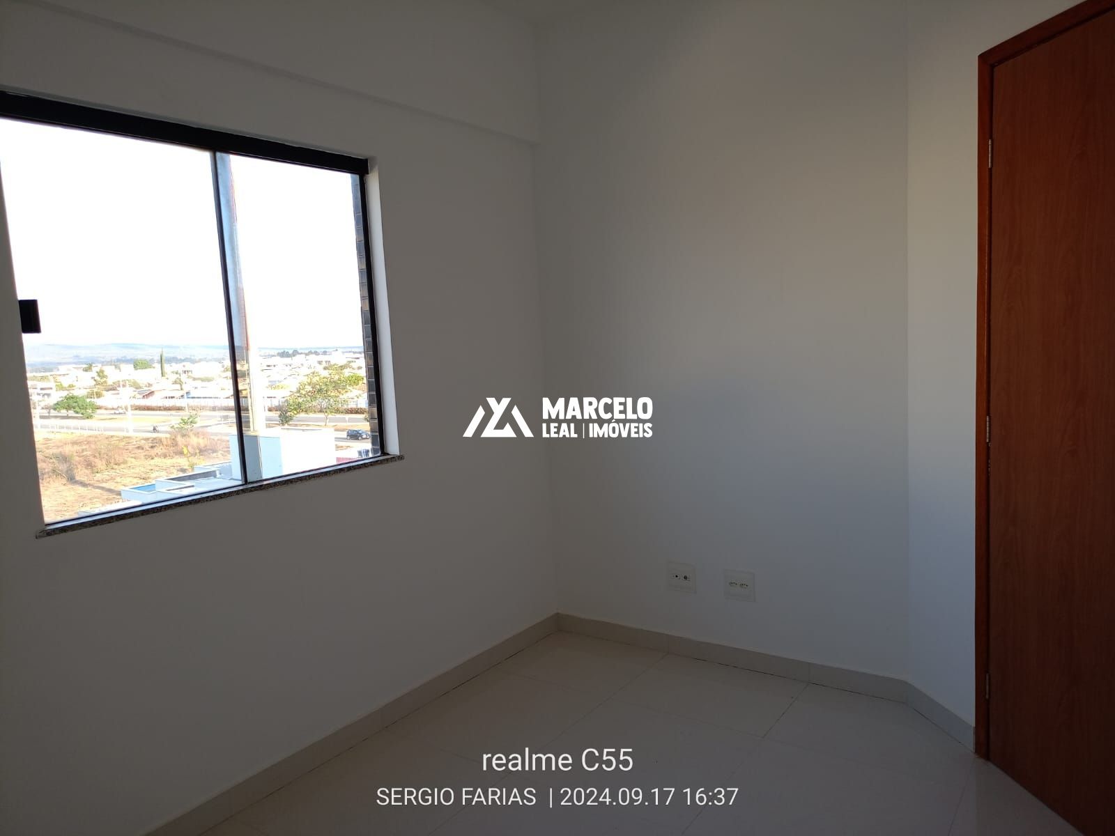 Apartamento à venda com 3 quartos, 67m² - Foto 2