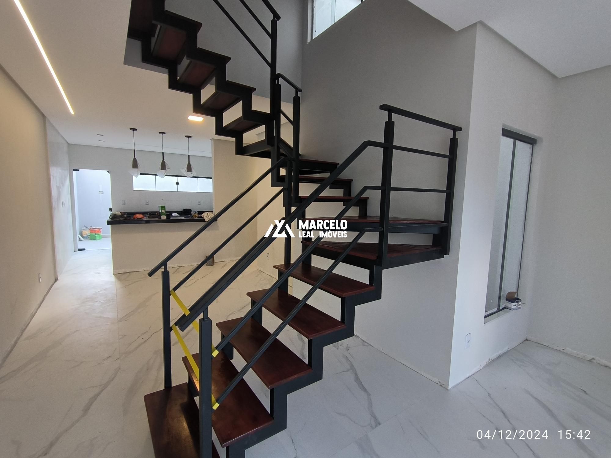 Casa à venda com 3 quartos, 125m² - Foto 1