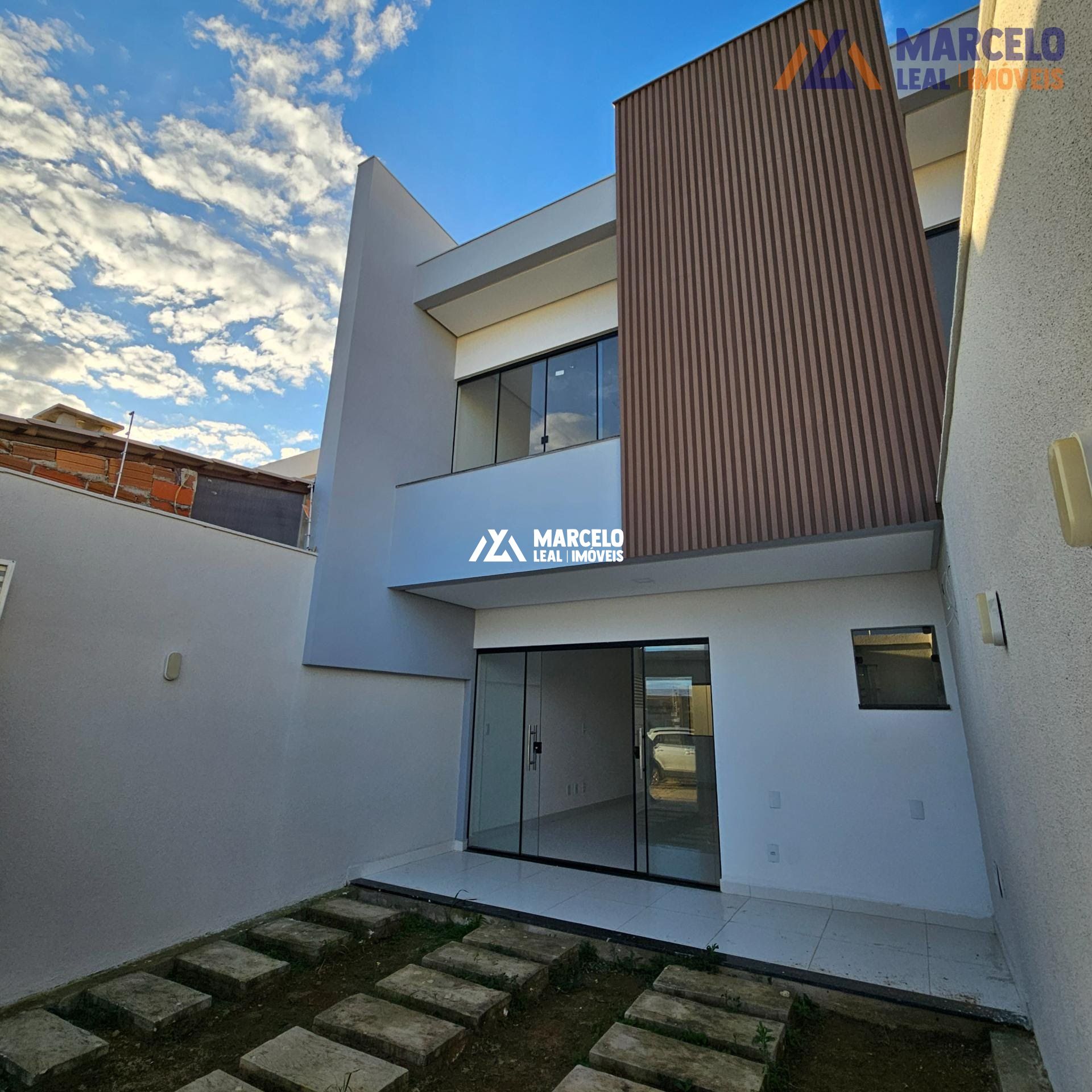 Casa à venda com 3 quartos, 150m² - Foto 1