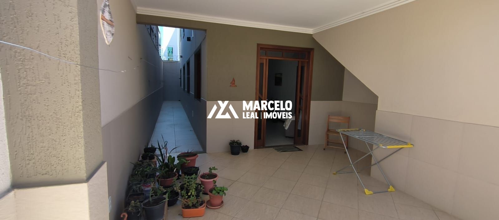 Casa à venda com 2 quartos, 90m² - Foto 2