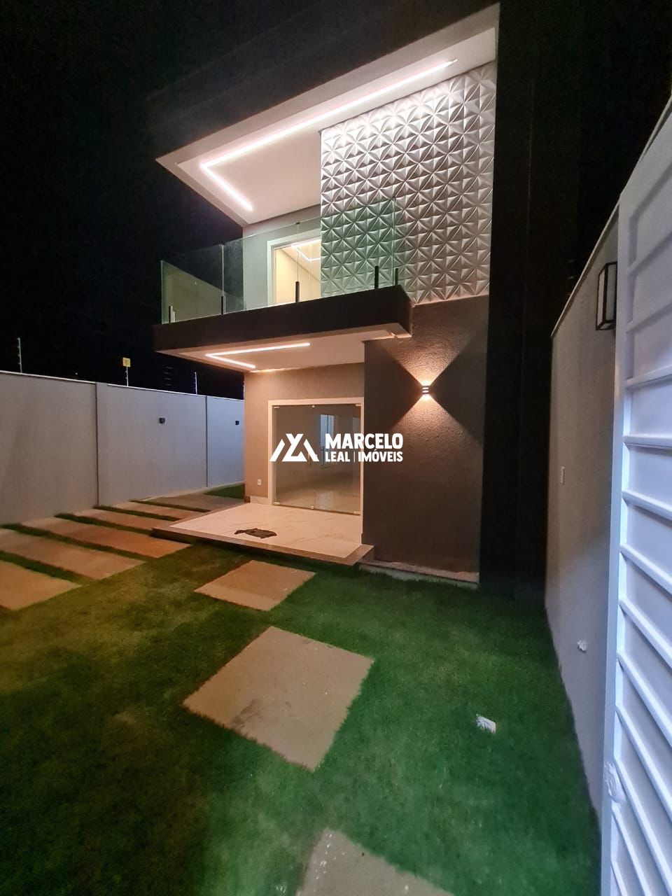 Casa à venda com 3 quartos, 142m² - Foto 1