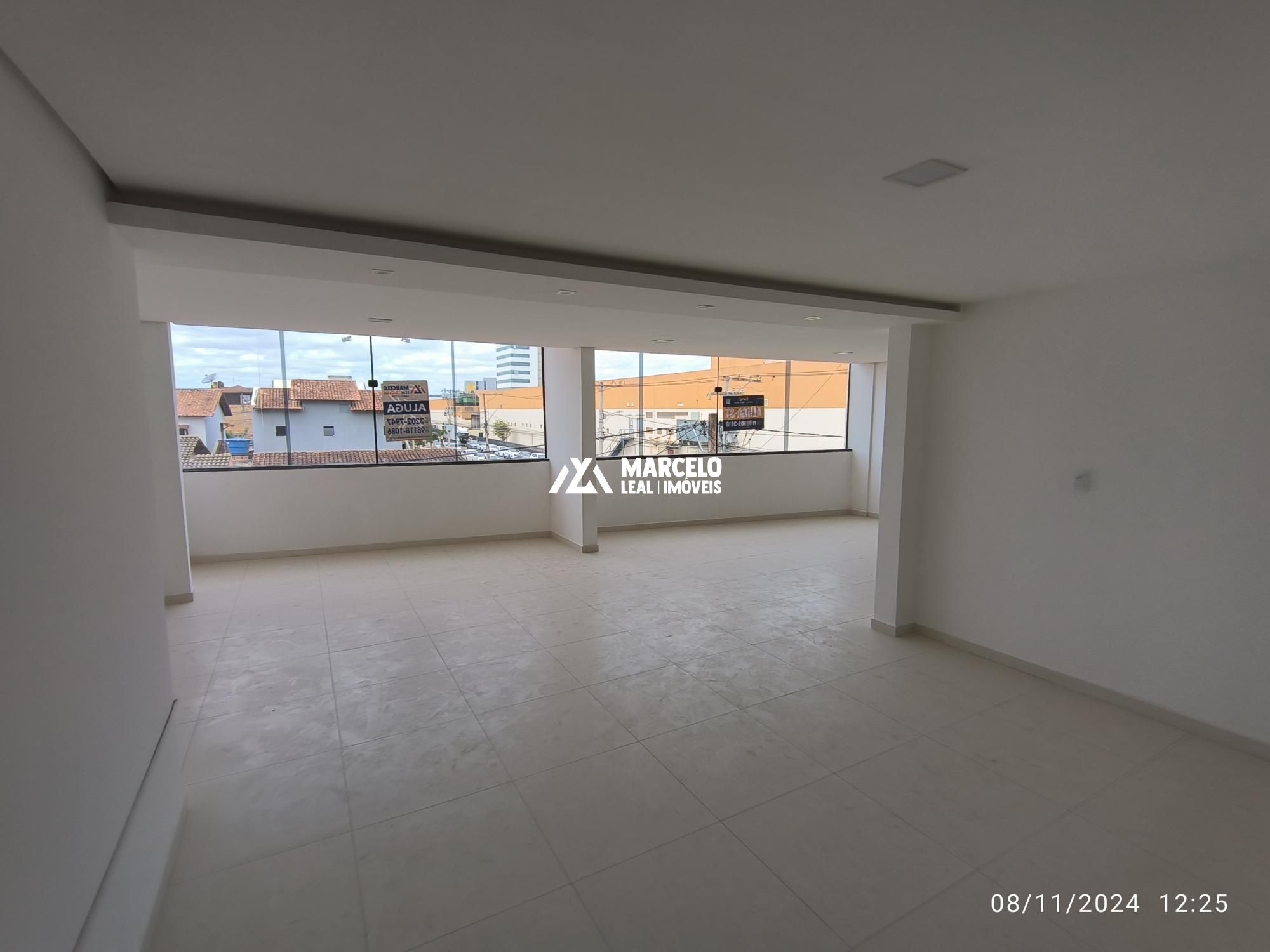 Conjunto Comercial-Sala para alugar com 3 quartos, 140m² - Foto 2