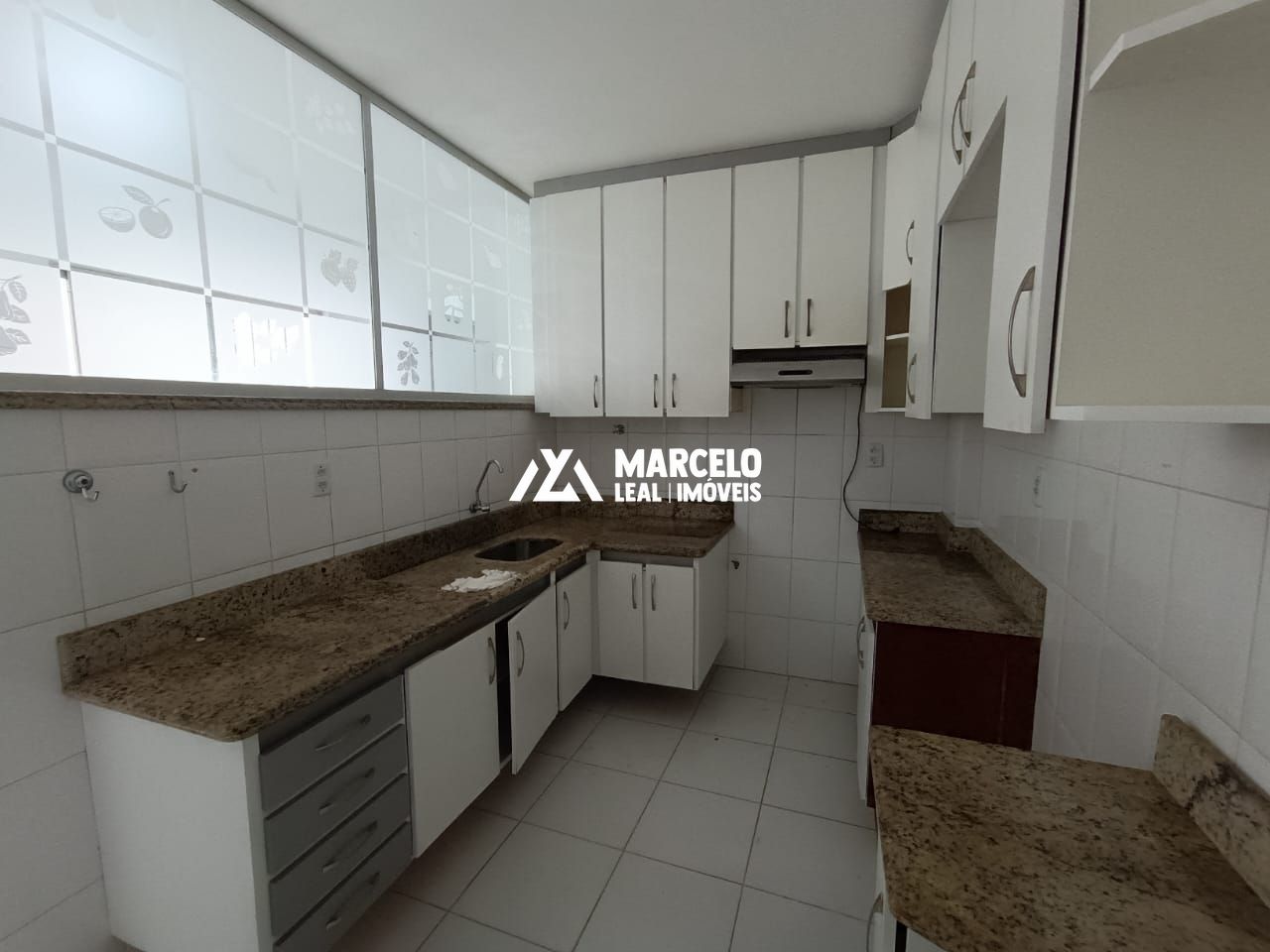 Apartamento para alugar com 3 quartos, 159m² - Foto 12