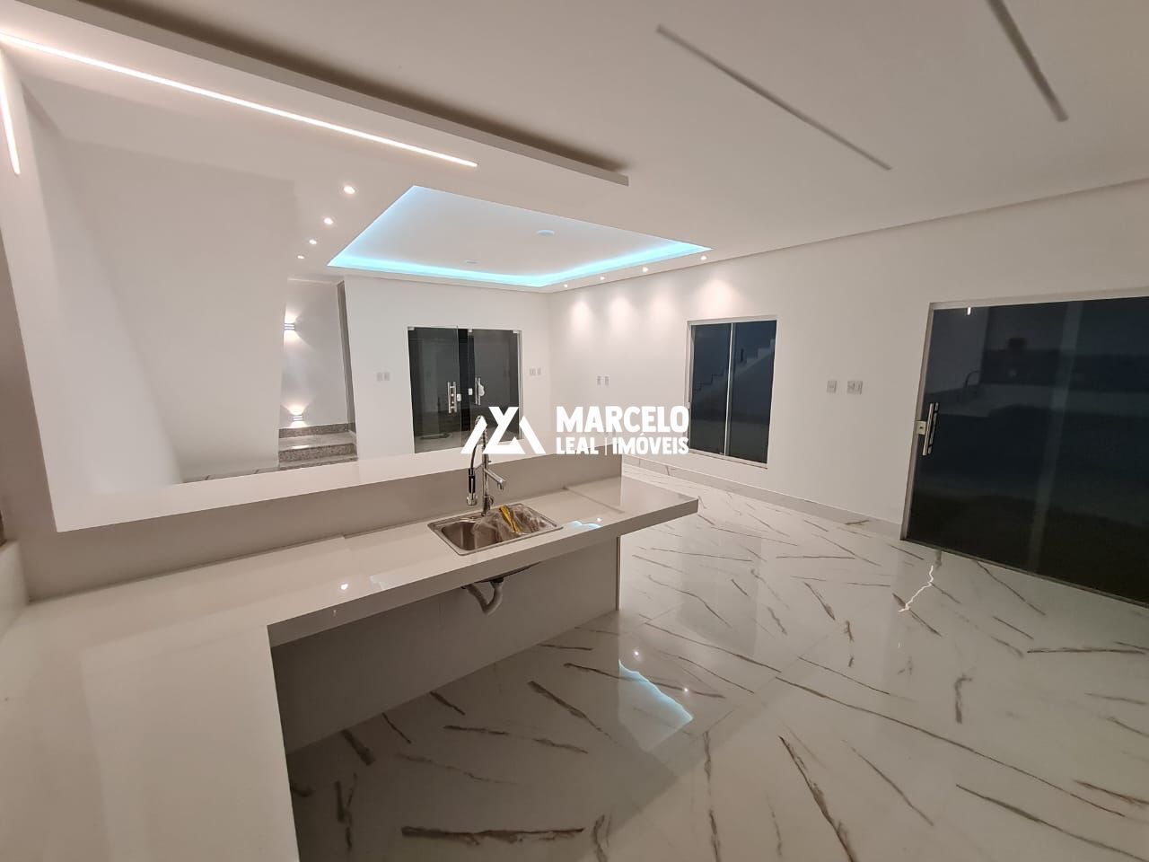 Casa à venda com 3 quartos, 142m² - Foto 4