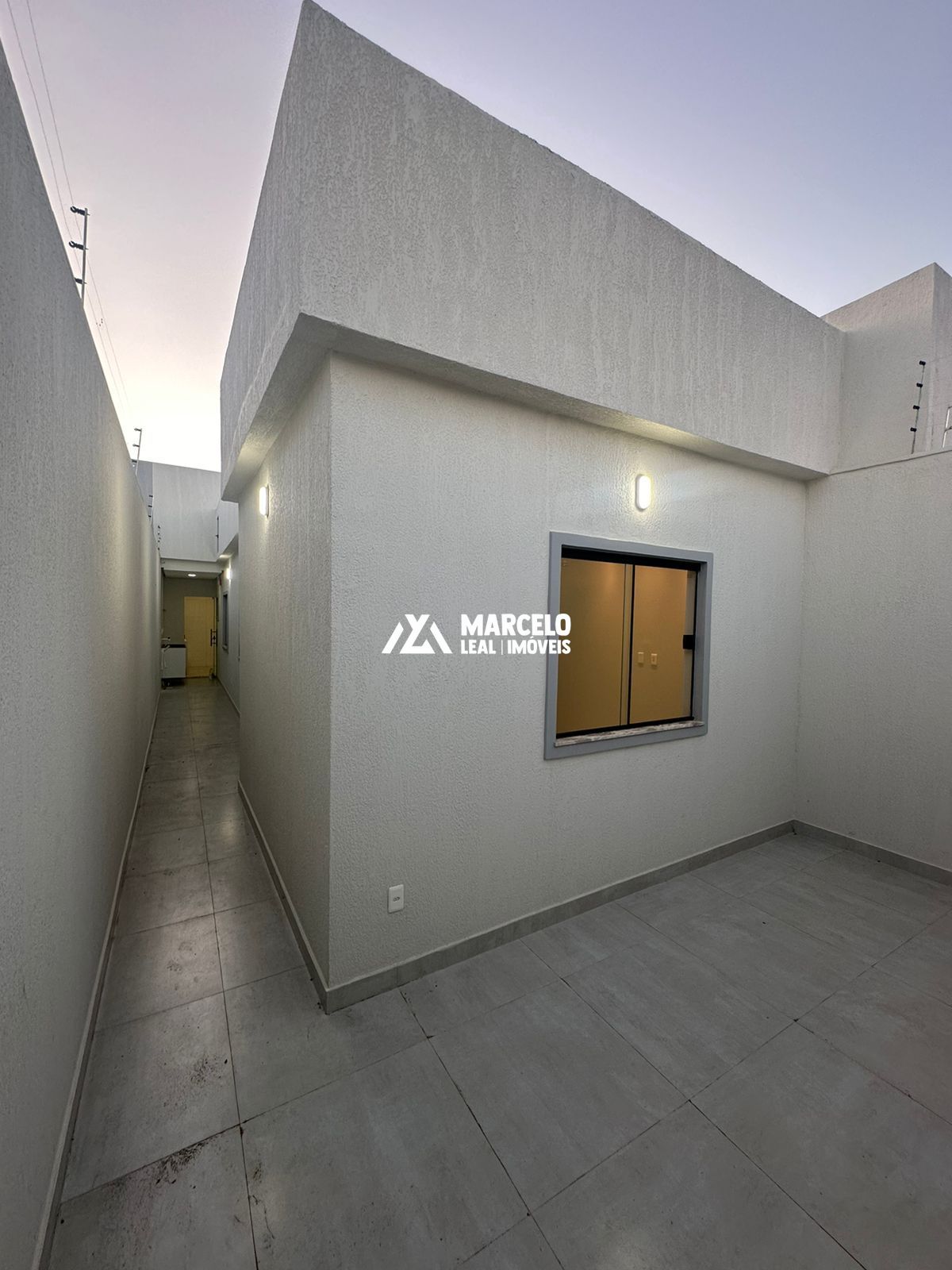 Casa à venda com 3 quartos, 92m² - Foto 1