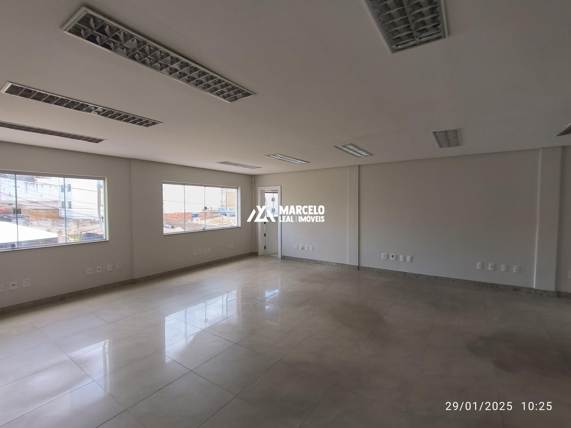 Conjunto Comercial-Sala para alugar com 9 quartos, 297m² - Foto 33