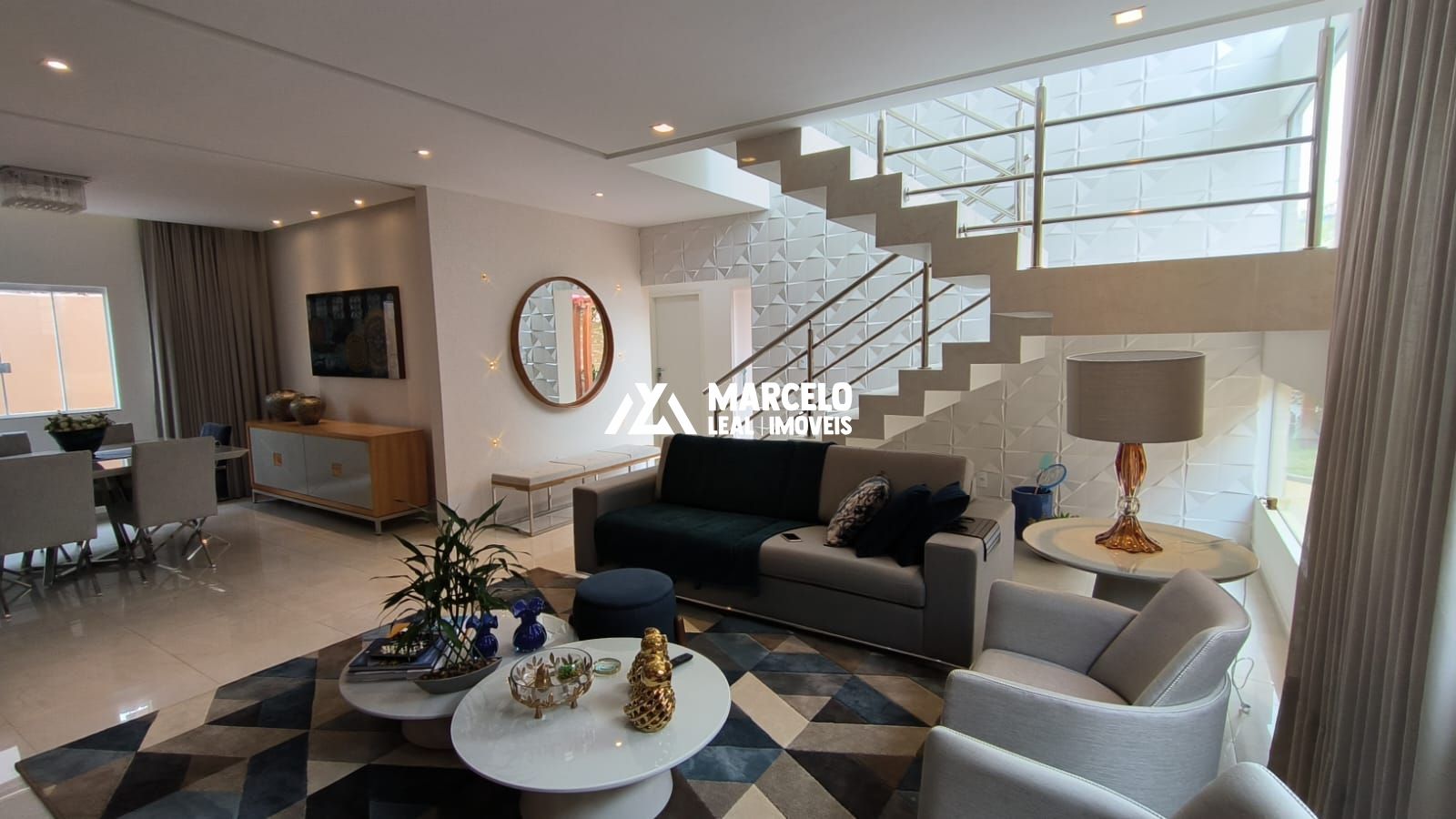 Casa à venda com 3 quartos, 248m² - Foto 1