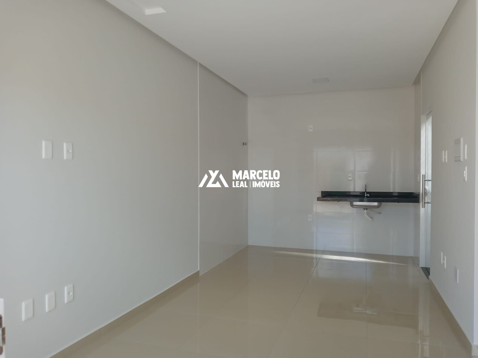 Casa à venda com 2 quartos, 80m² - Foto 11