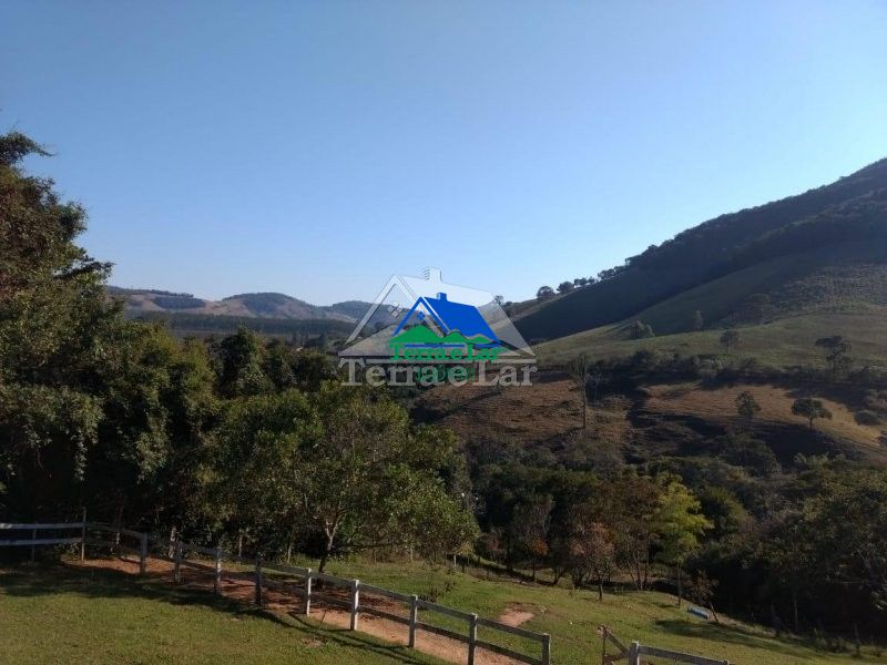 Fazenda/sítio/chácara/haras com 4 Dormitórios à venda, 450 m² por R$ 800.000,00 Fazenda/sítio/chácara/haras com 4 Dormitórios à venda, 450 m² por R$ 800.000,00