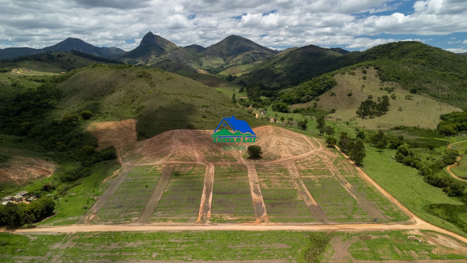 Terreno/Lote à venda  no Centro - Carvalhos, MG. Imóveis