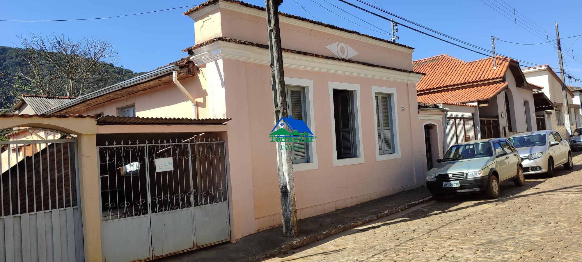 Casa à venda com 6 quartos, 220m² - Foto 1