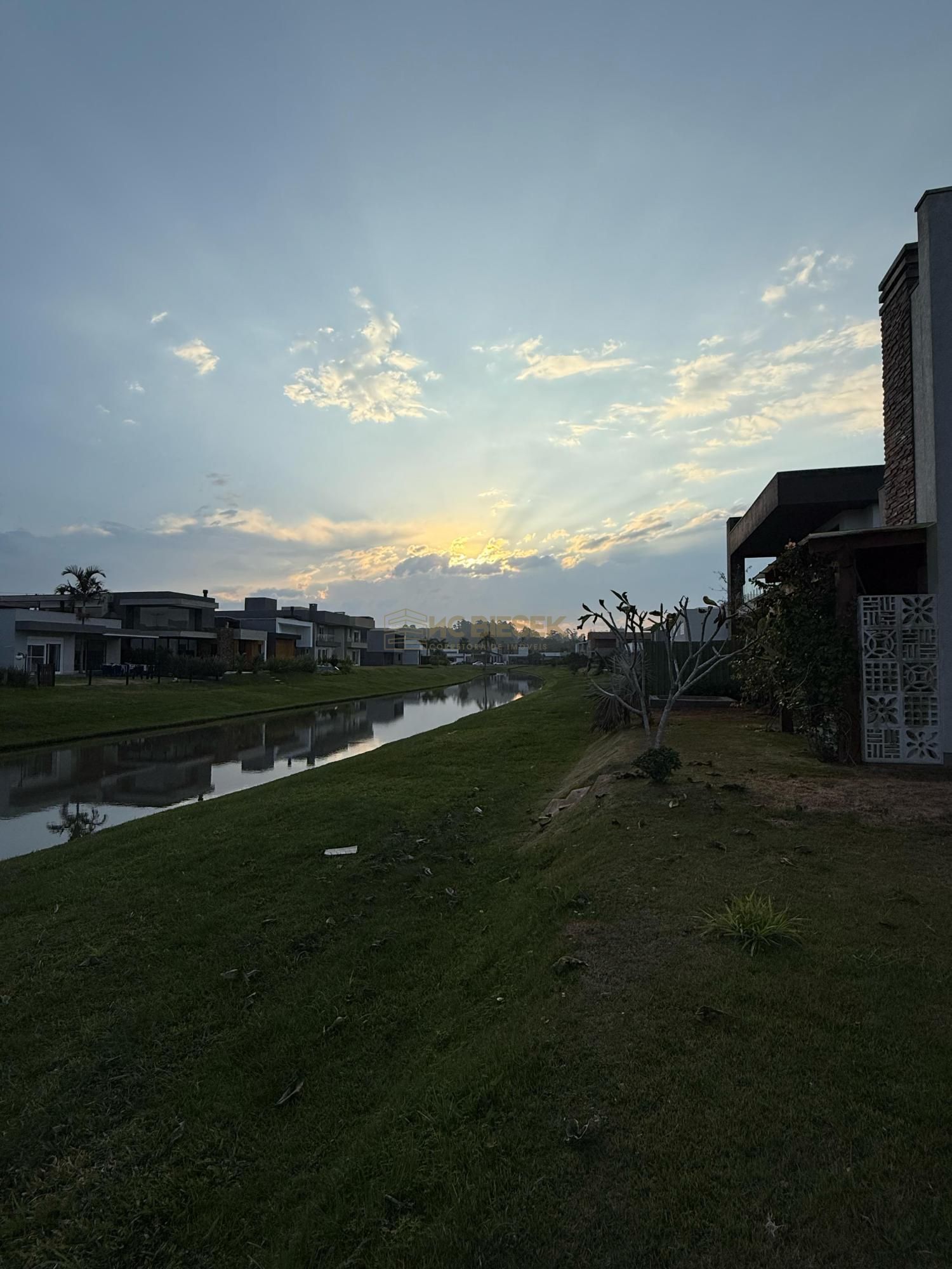 Casa de Condomínio à venda com 4 quartos, 330m² - Foto 13