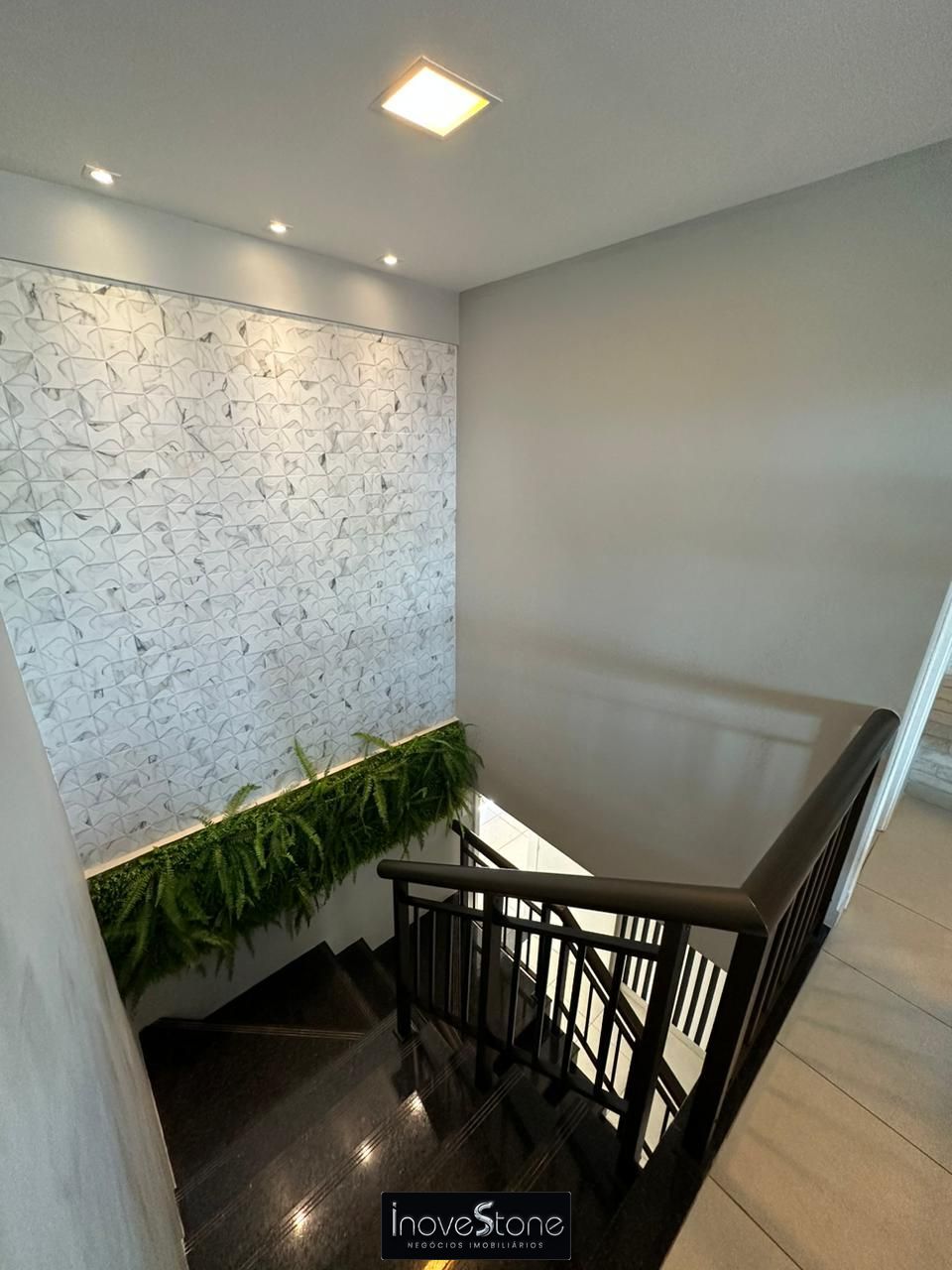 Cobertura duplex 176m² mobiliada no porto das dunas com 3 su