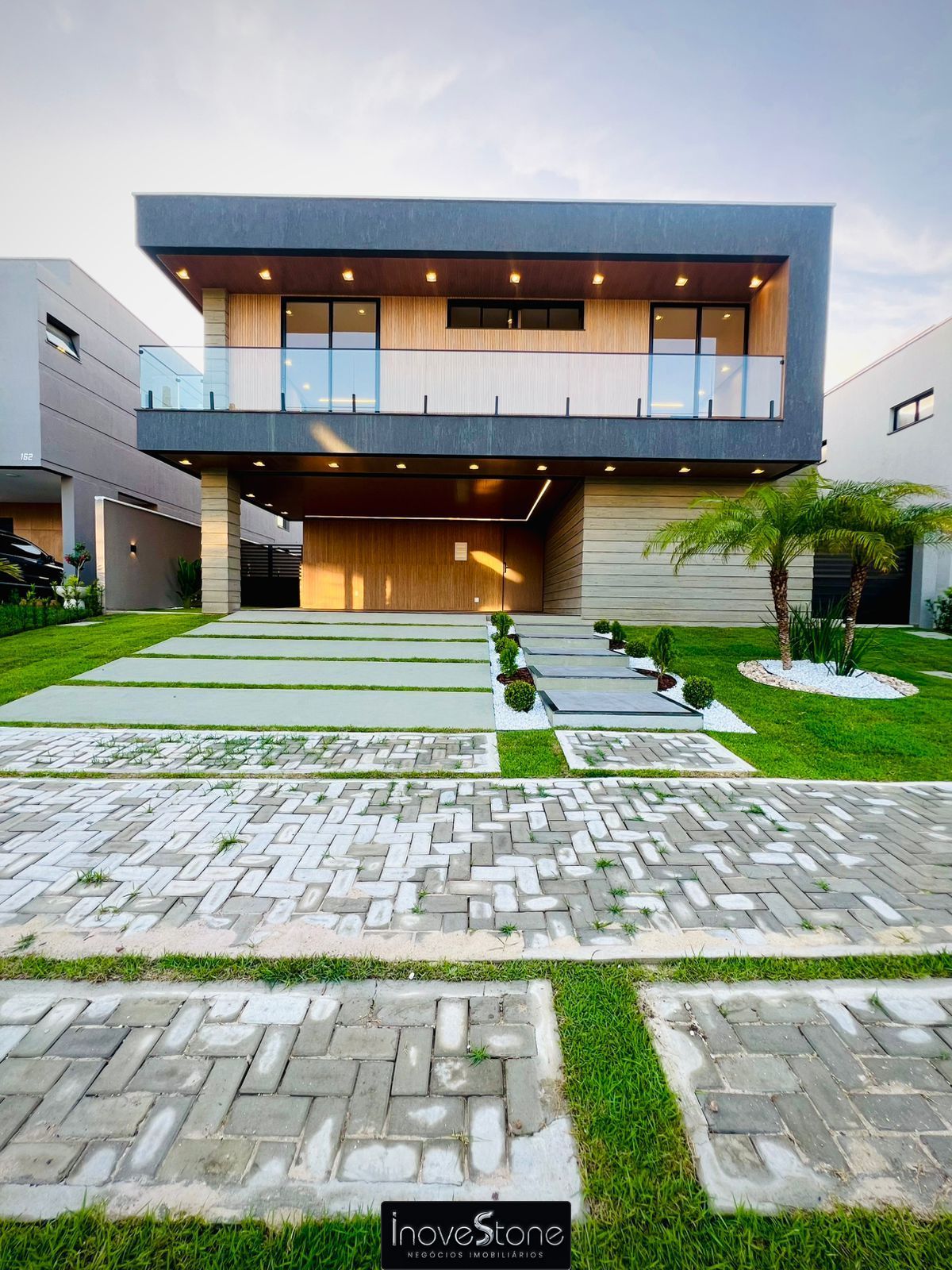 Casa de Condomínio à venda com 4 quartos, 334m² - Foto 1