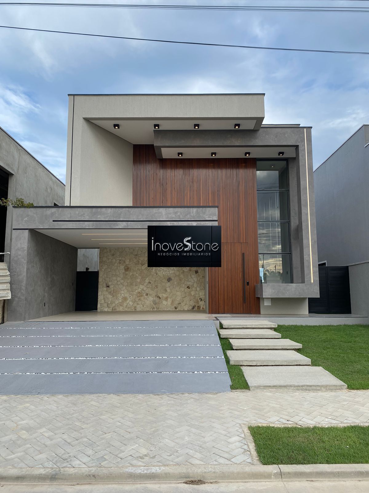 Casa de Condomínio à venda com 3 quartos, 252m² - Foto 1