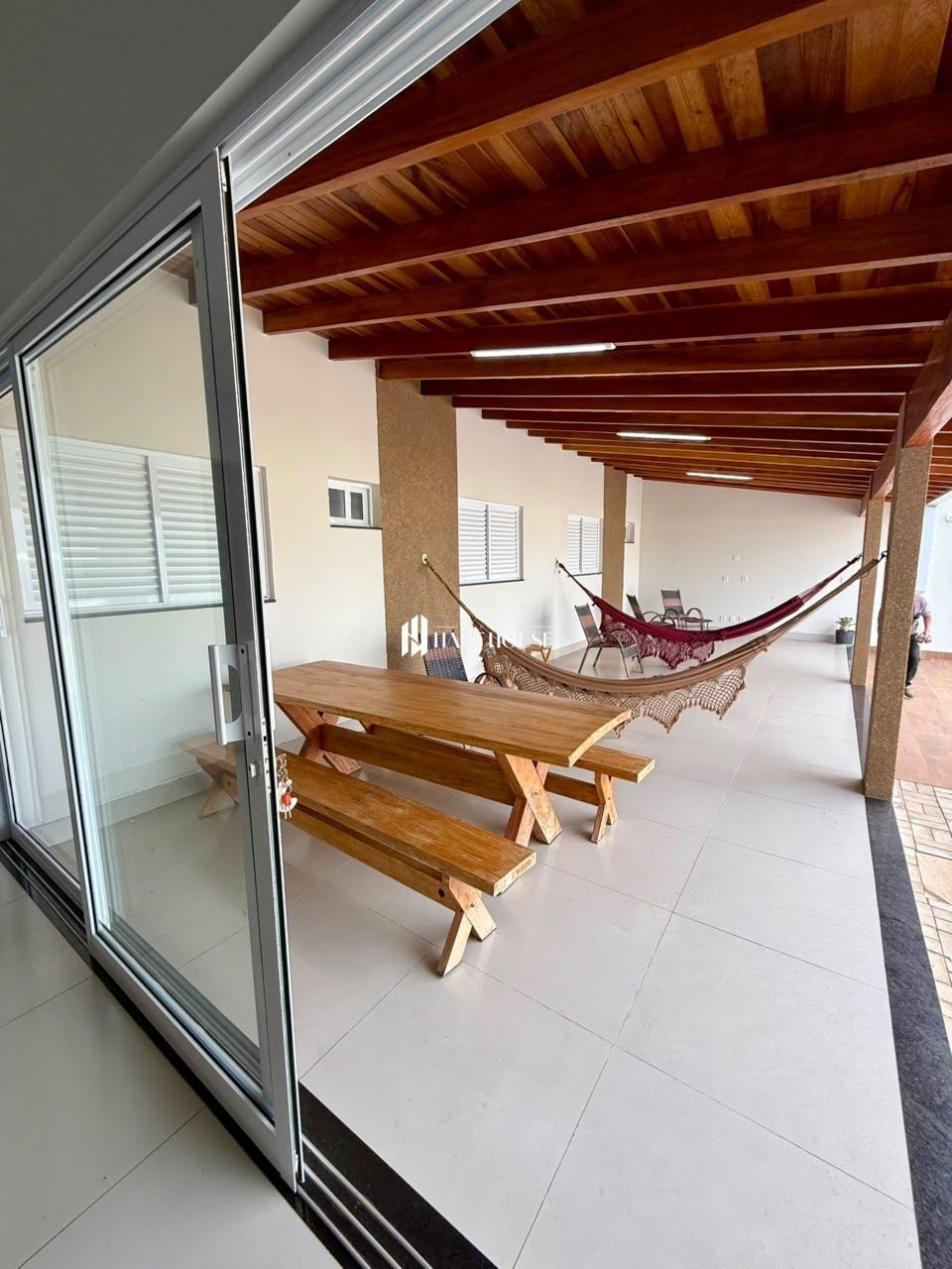 Casa com 3 Dormitórios à venda, 260 m² por R$ 1.100.000,00 Casa com 3 Dormitórios à venda, 260 m² por R$ 1.100.000,00