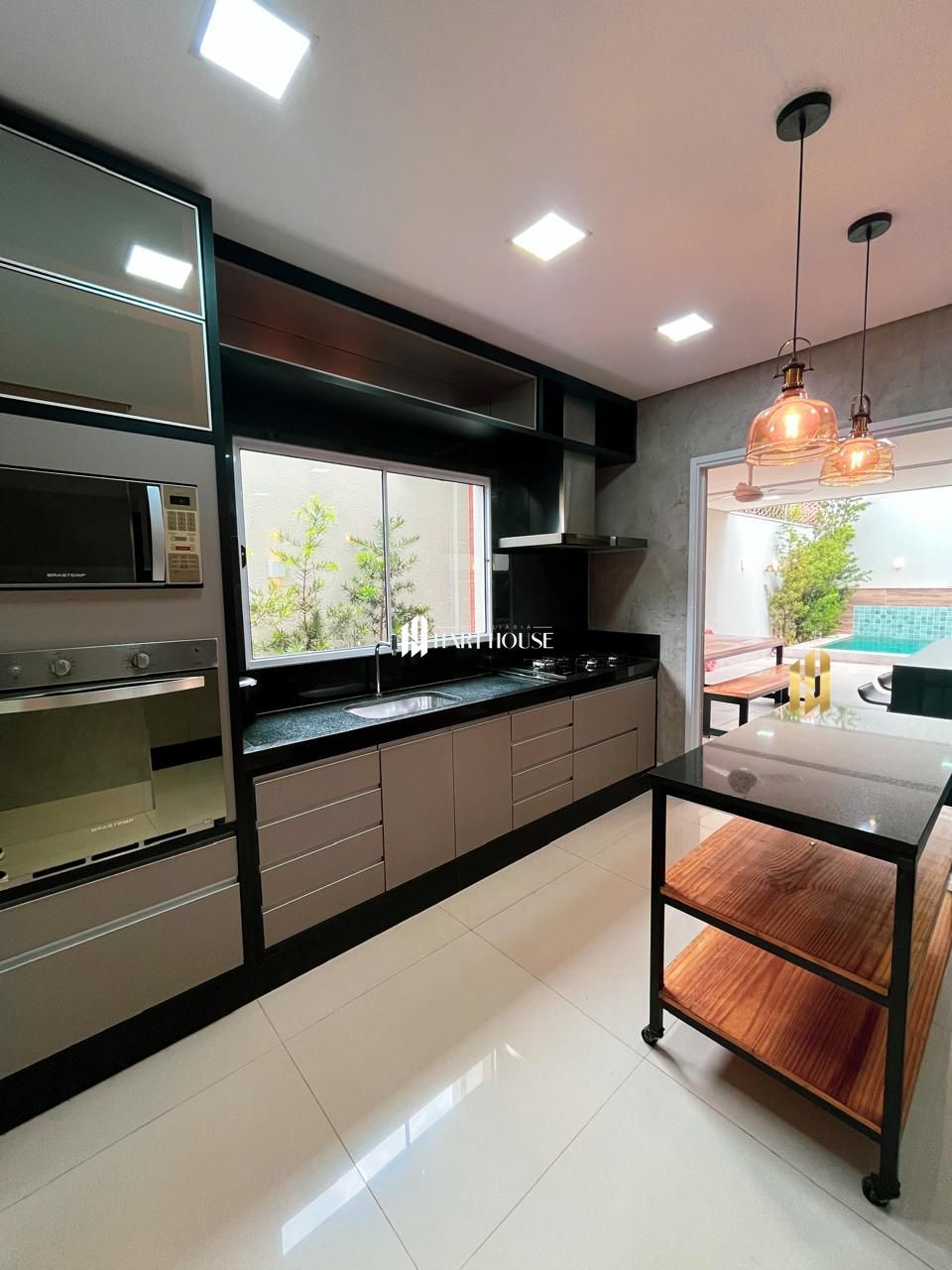 Casa com 3 Dormitórios à venda, 200 m² por R$ 990.000,00 Casa com 3 Dormitórios à venda, 200 m² por R$ 990.000,00