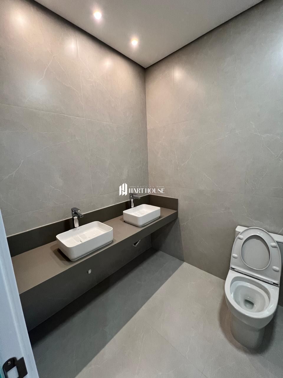 Sobrado com 4 Dormitórios à venda, 228 m² por R$ 2.590.000,00 Sobrado com 4 Dormitórios à venda, 228 m² por R$ 2.590.000,00