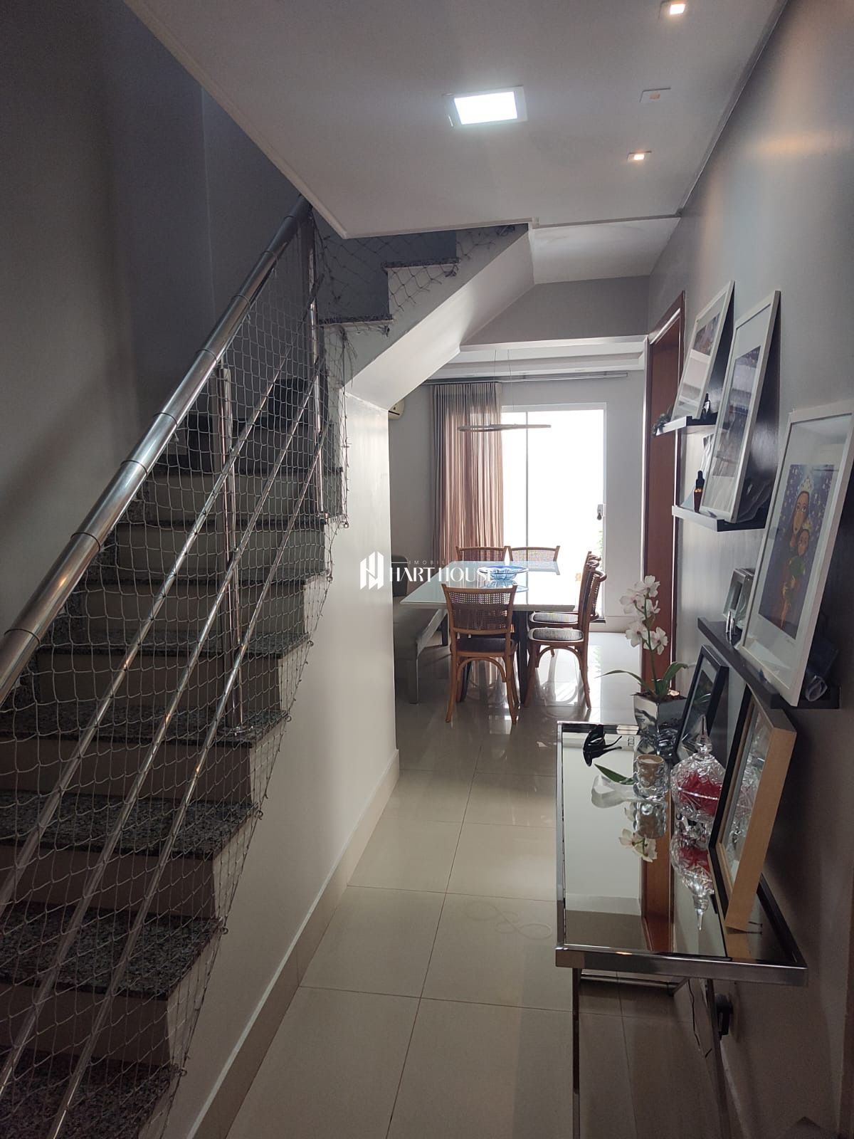 Casa em condomínio com 3 Dormitórios à venda, 220 m² por R$ 910.000,00 Casa em condomínio com 3 Dormitórios à venda, 220 m² por R$ 910.000,00