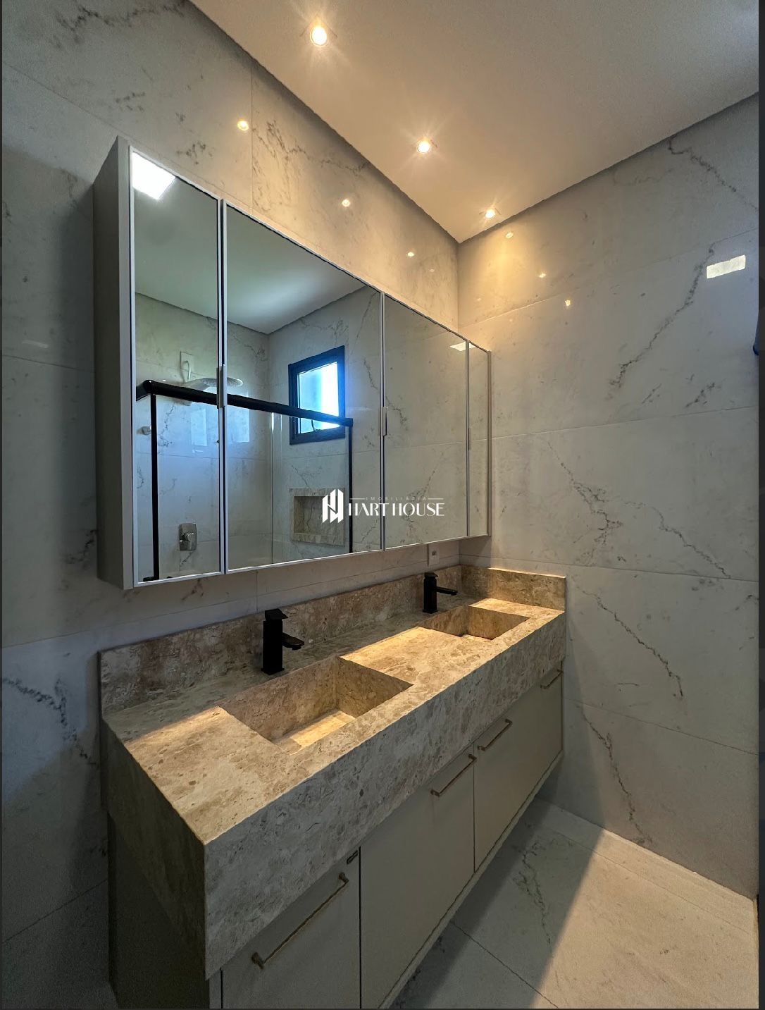 Casa em condomínio com 3 Dormitórios à venda, 240 m² por R$ 2.100.000,00 Casa em condomínio com 3 Dormitórios à venda, 240 m² por R$ 2.100.000,00