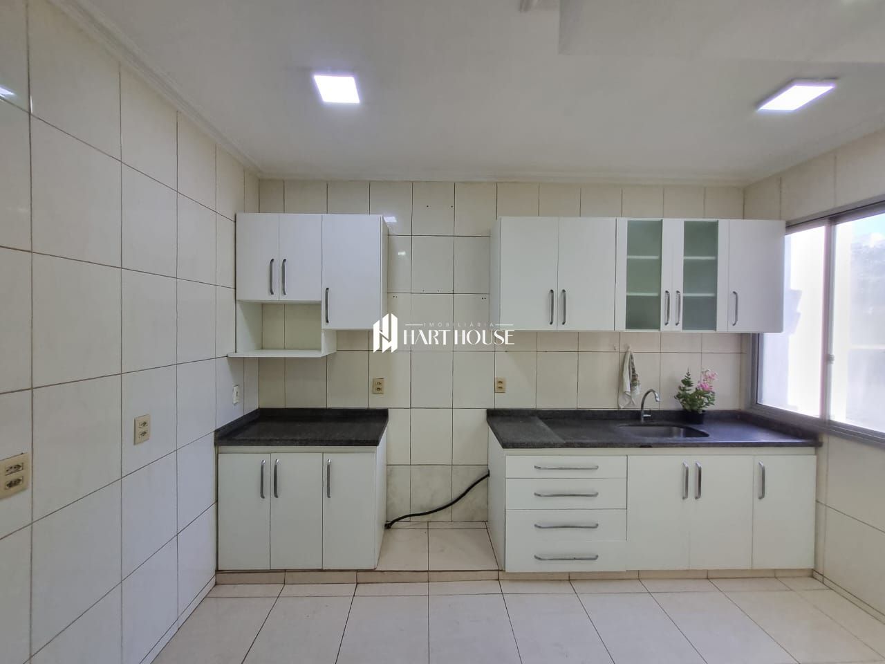 Apartamento com 2 Dormitórios para alugar, 102 m² por R$ 3.000,00 Apartamento com 2 Dormitórios para alugar, 102 m² por R$ 3.000,00