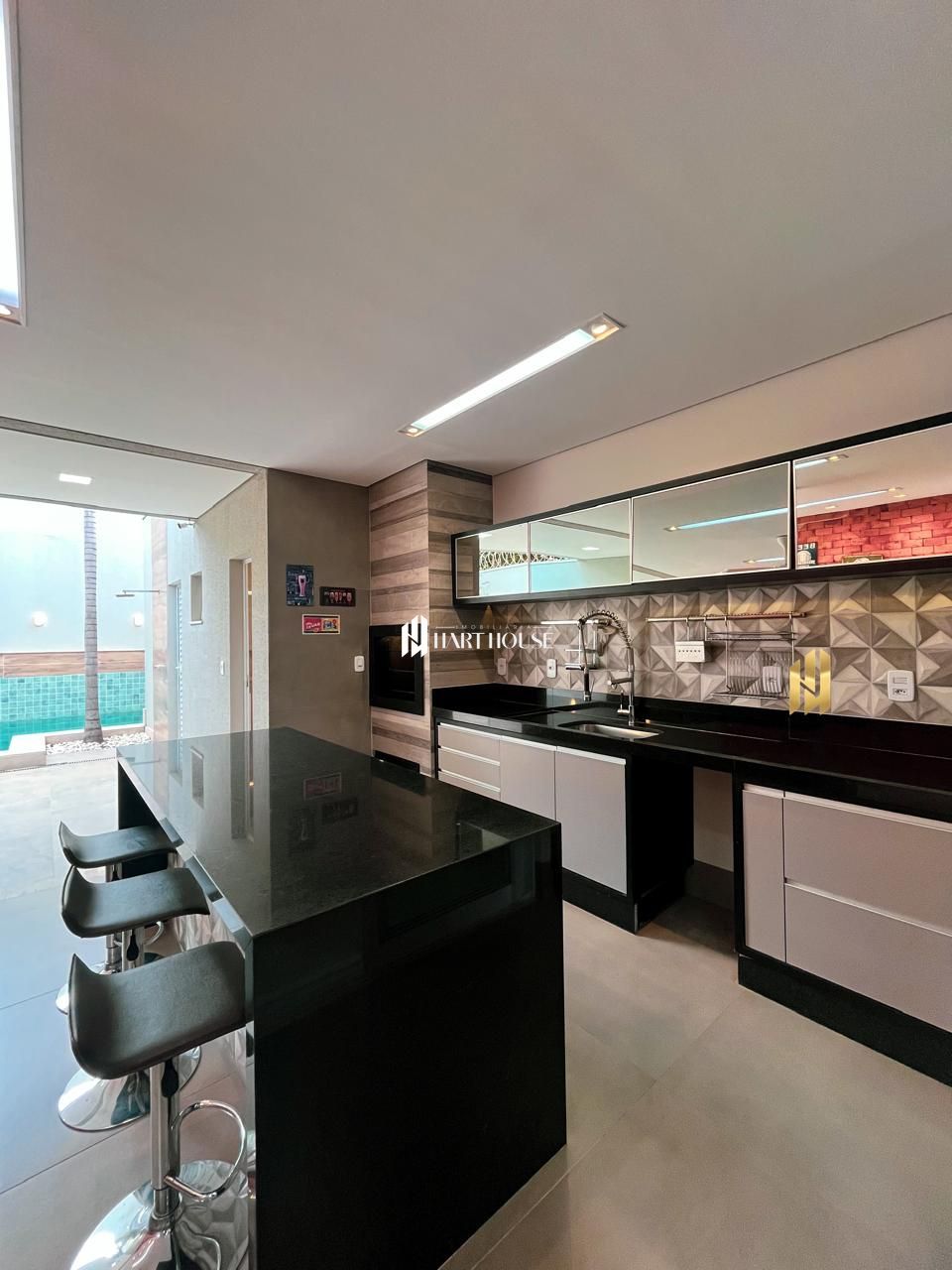 Casa com 3 Dormitórios à venda, 200 m² por R$ 990.000,00 Casa com 3 Dormitórios à venda, 200 m² por R$ 990.000,00