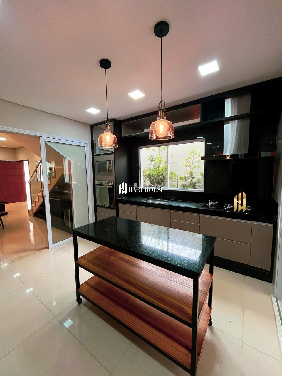 Casa com 3 Dormitórios à venda, 200 m² por R$ 990.000,00 Casa com 3 Dormitórios à venda, 200 m² por R$ 990.000,00