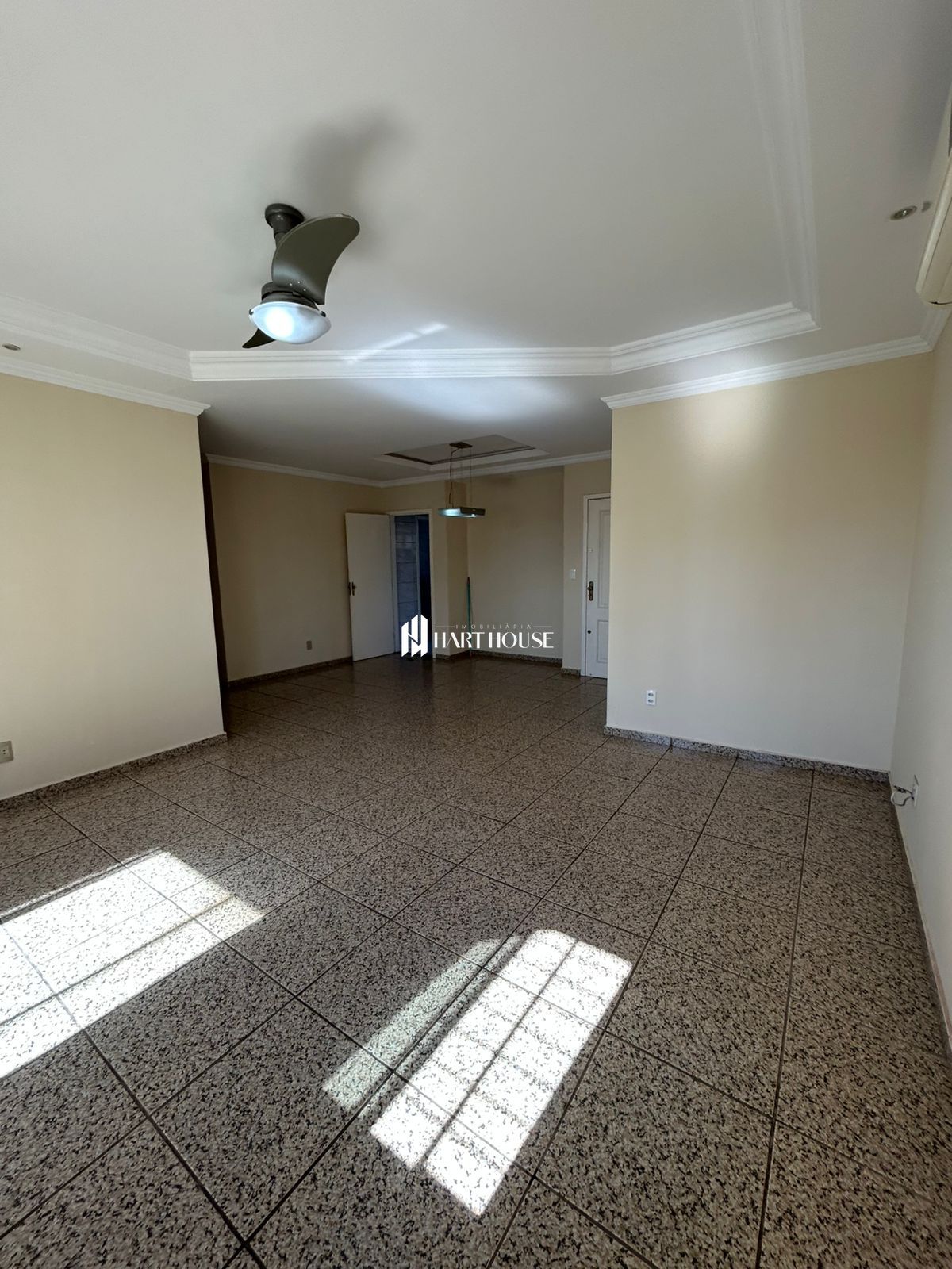 Apartamento com 4 Dormitórios para alugar, 143 m² por R$ 2.000,00 Apartamento com 4 Dormitórios para alugar, 143 m² por R$ 2.000,00