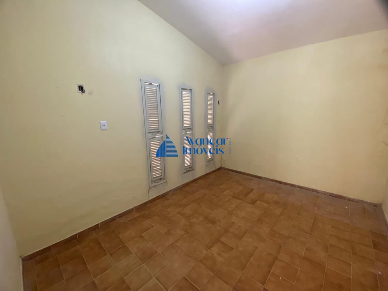 Casa à venda com 3 quartos, 220m² - Foto 11