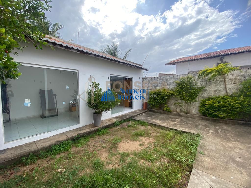 Casa à venda com 2 quartos, 300m² - Foto 2