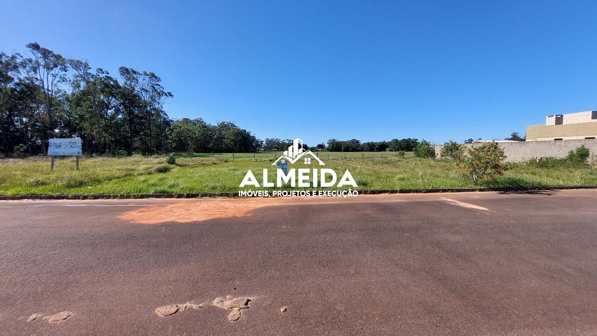 TERRENO À VENDA