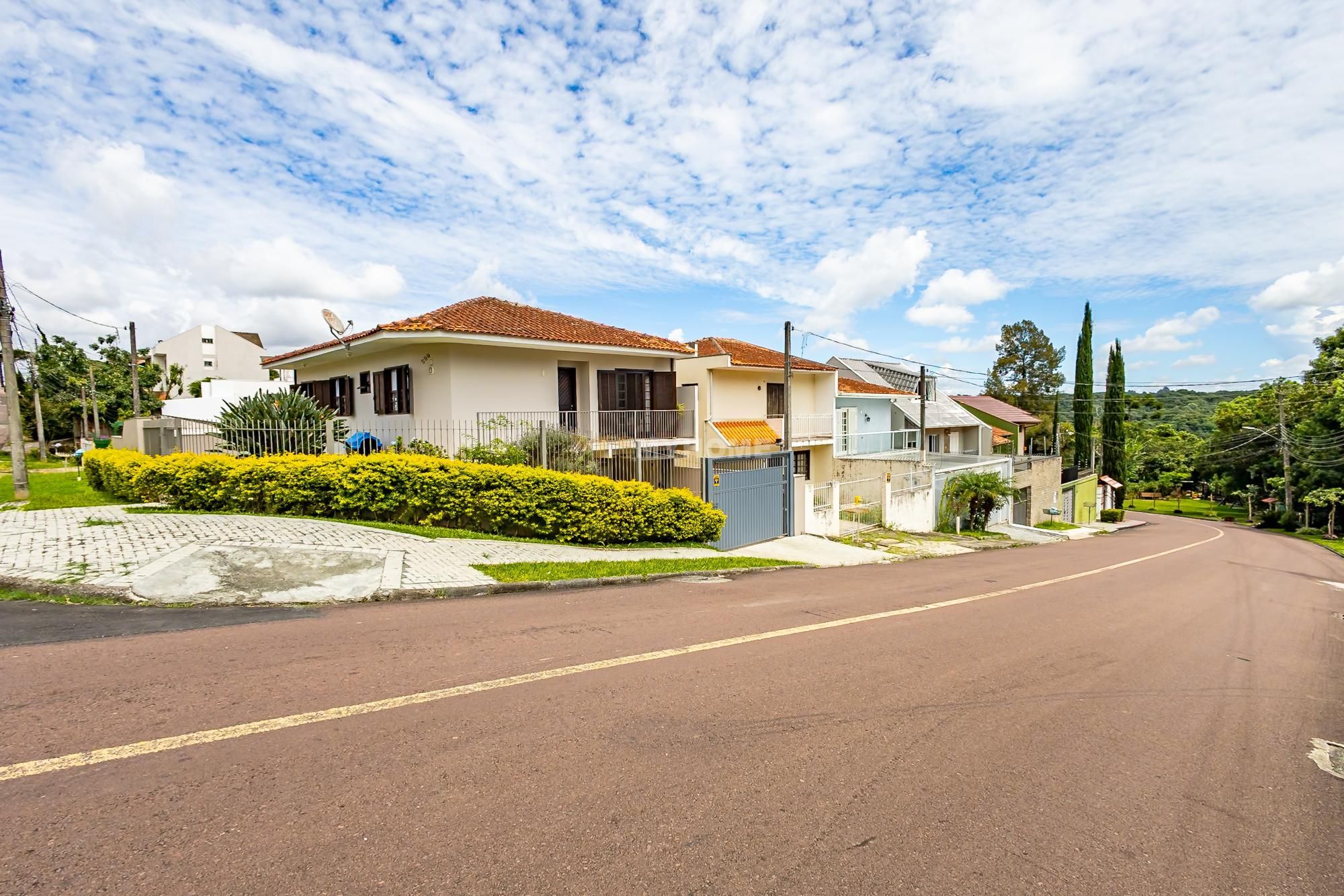 Casa à venda  no Vista Alegre - Curitiba, PR. Imóveis