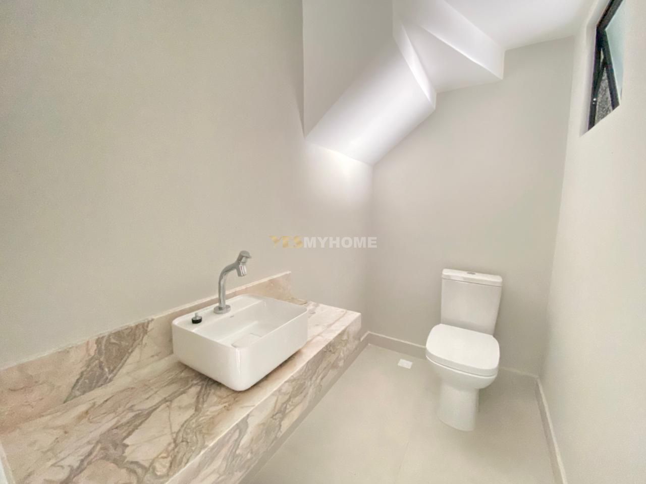 Sobrado com 3 Dormitórios à venda, 180 m² por R$ 1.050.000,00 Sobrado com 3 Dormitórios à venda, 180 m² por R$ 1.050.000,00