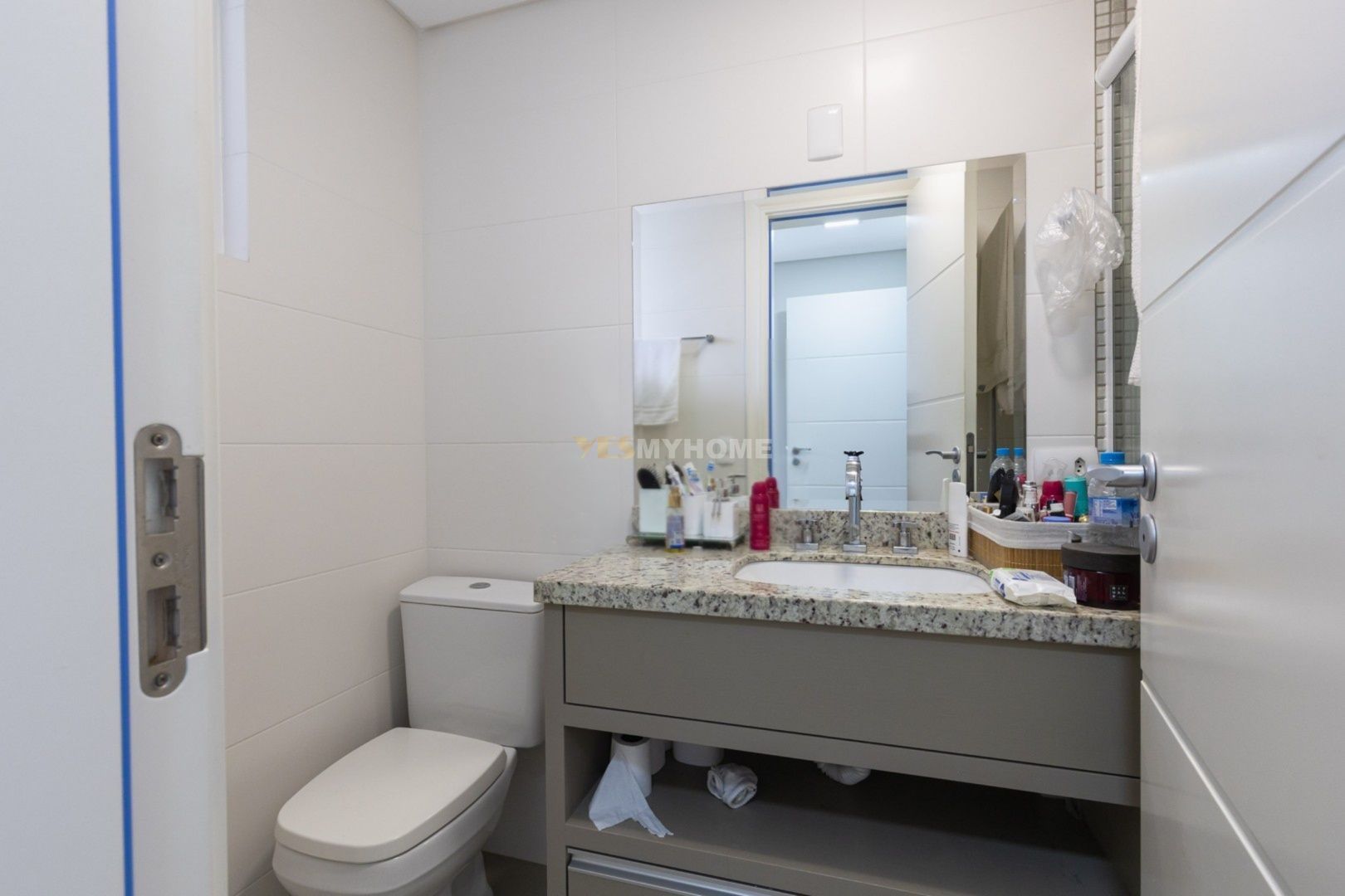 Apartamento com 2 Dormitórios à venda, 77 m² por R$ 870.000,00 Apartamento com 2 Dormitórios à venda, 77 m² por R$ 870.000,00