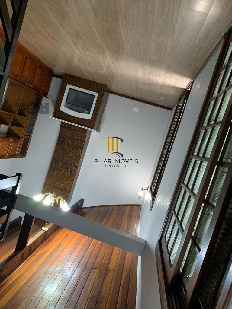 Casa sobrado com 03 dormitórios e garagem para 3 carros na cidade de Nova Petrópolis