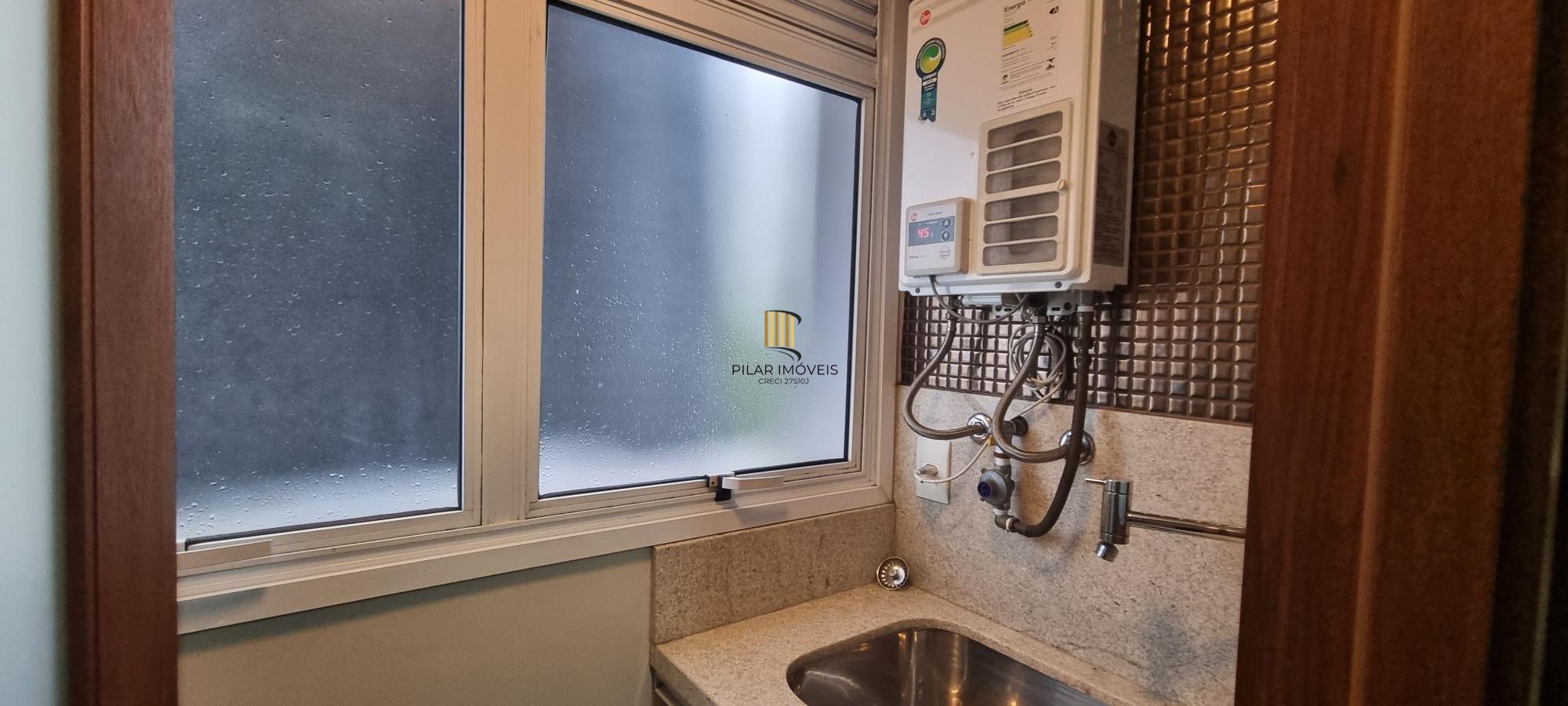 Apartamento tipo estúdio, mobiliado completo, no coração do Bairro Moinhos de Vento.