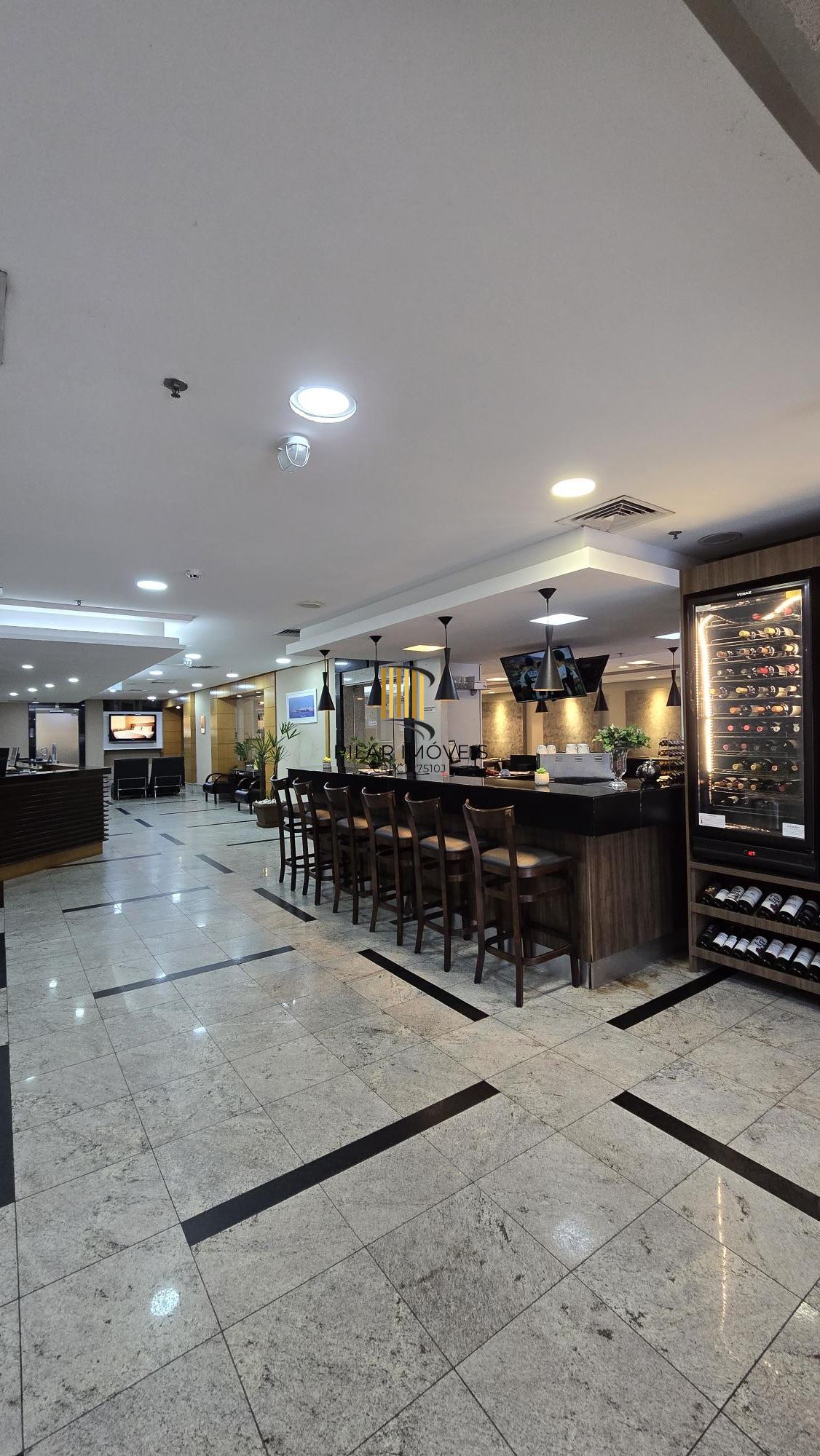 Flat na Comendador Caminha, em frente ao Parcão.