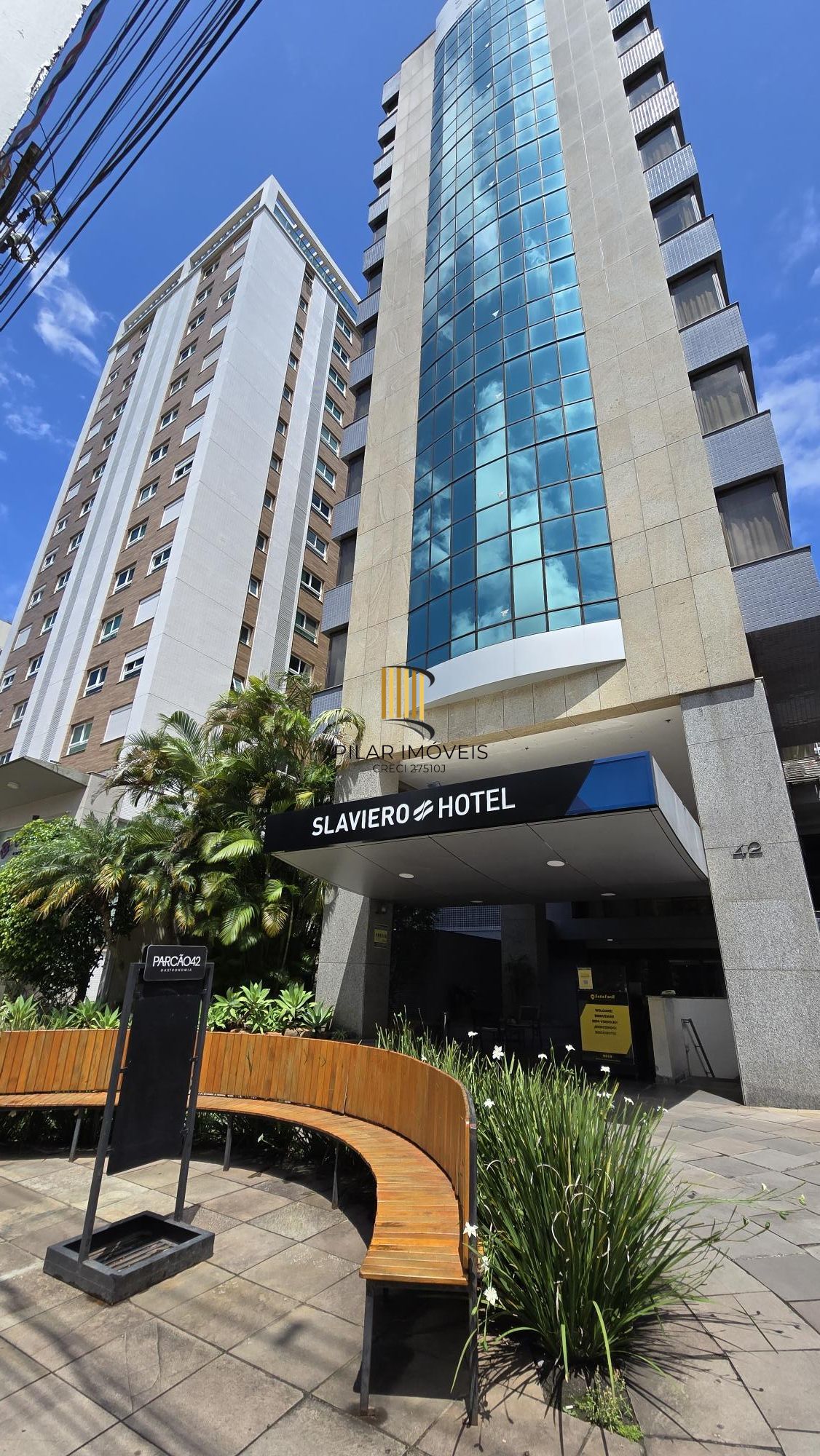 Flat na Comendador Caminha, em frente ao Parcão.