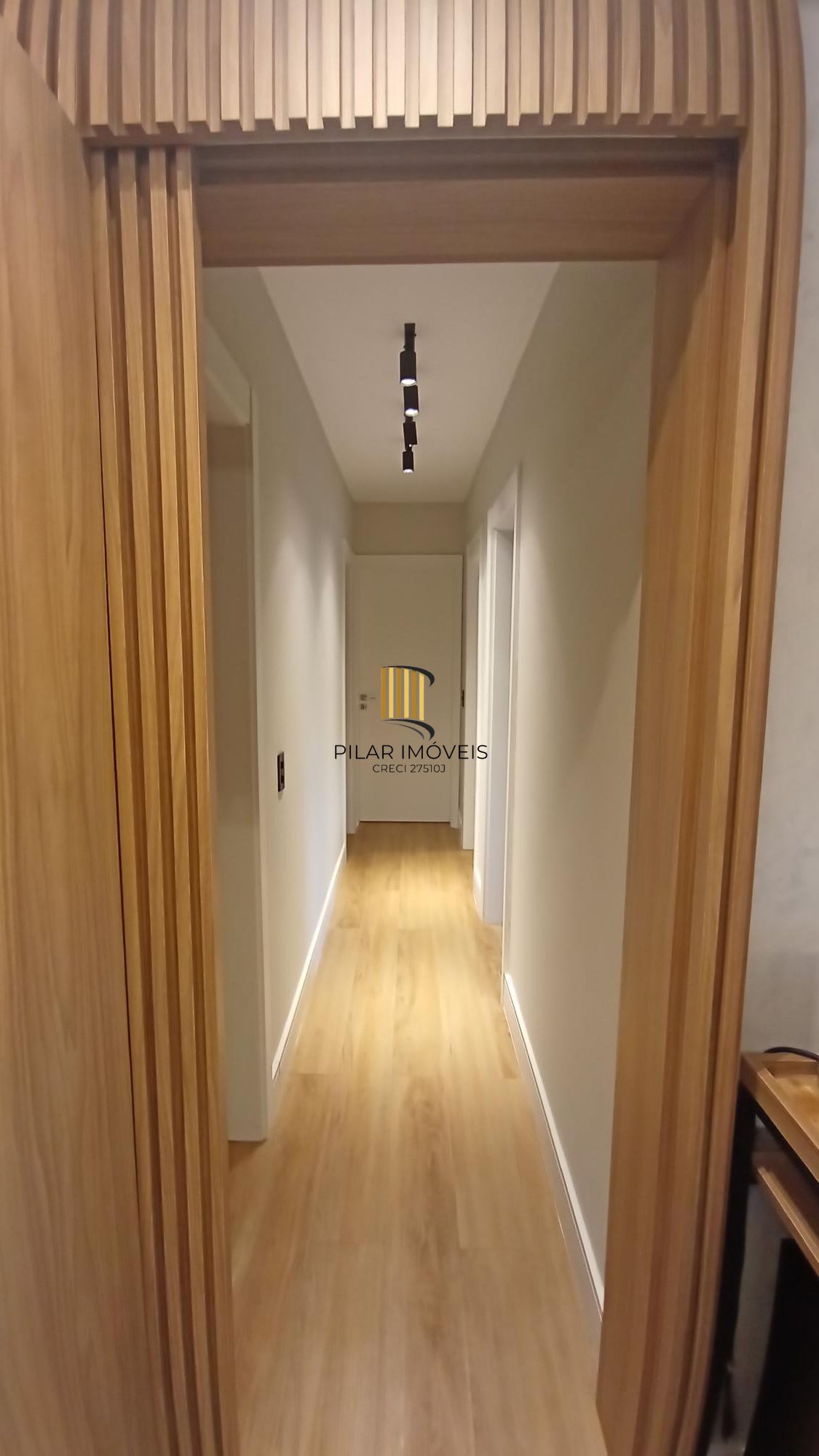 Apartamento com 3 dormitórios e 2 vagas, no bairro Ipanema