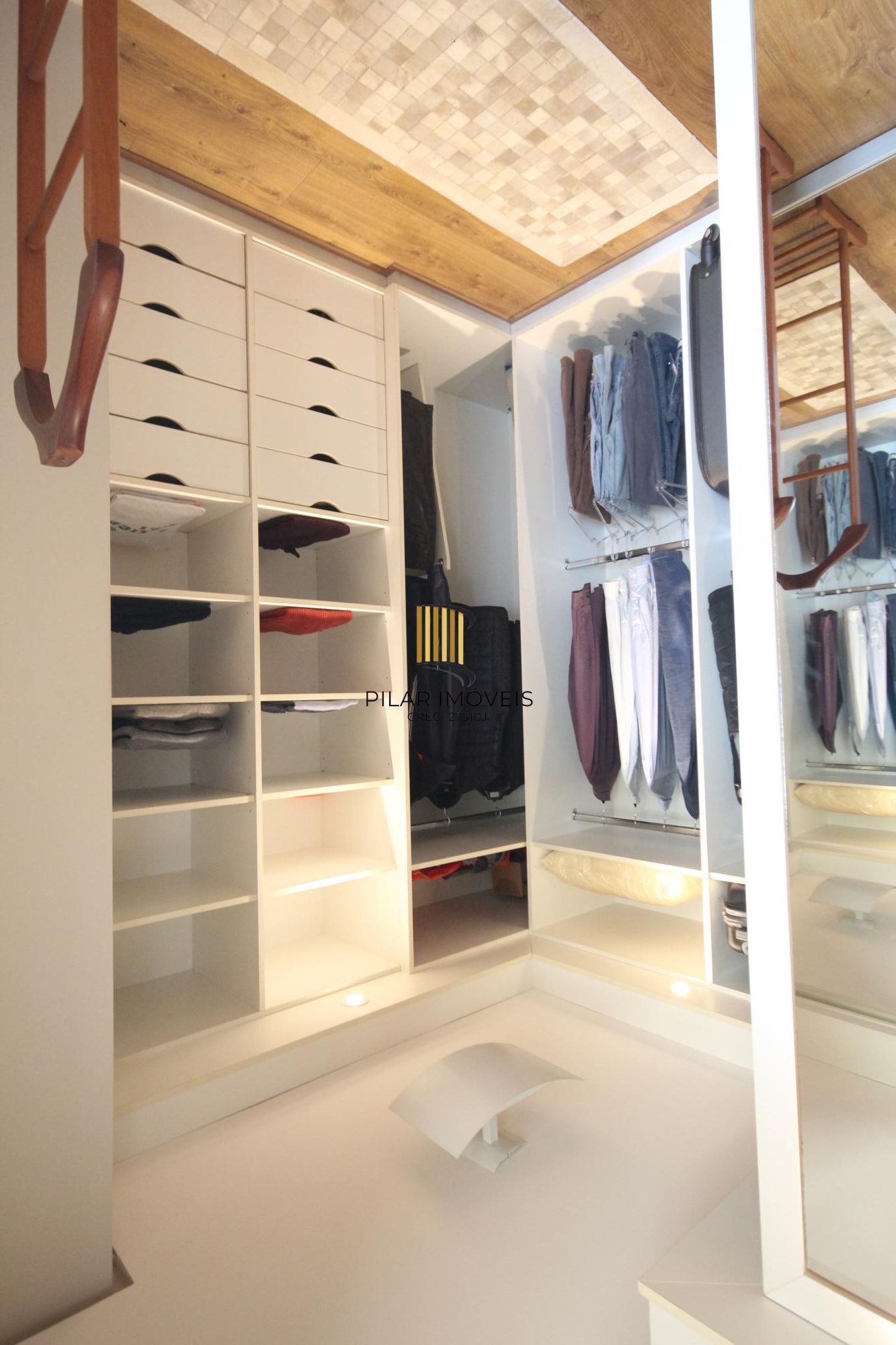 Casa Alto Padrão em Condomínio Fechado - 4 Suítes, Vista Panorâmica