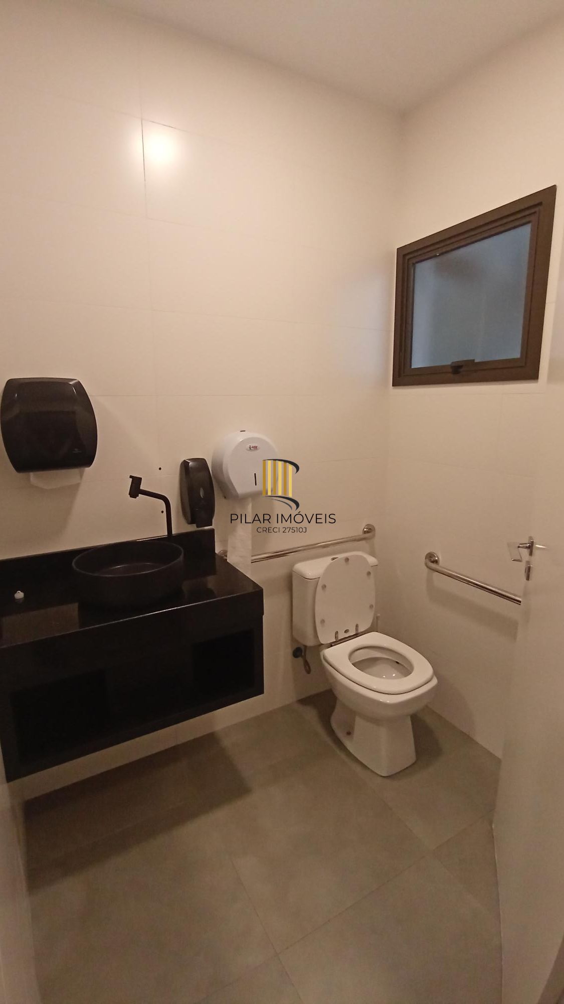 Apartamento com 3 dormitórios e 2 vagas, no bairro Ipanema